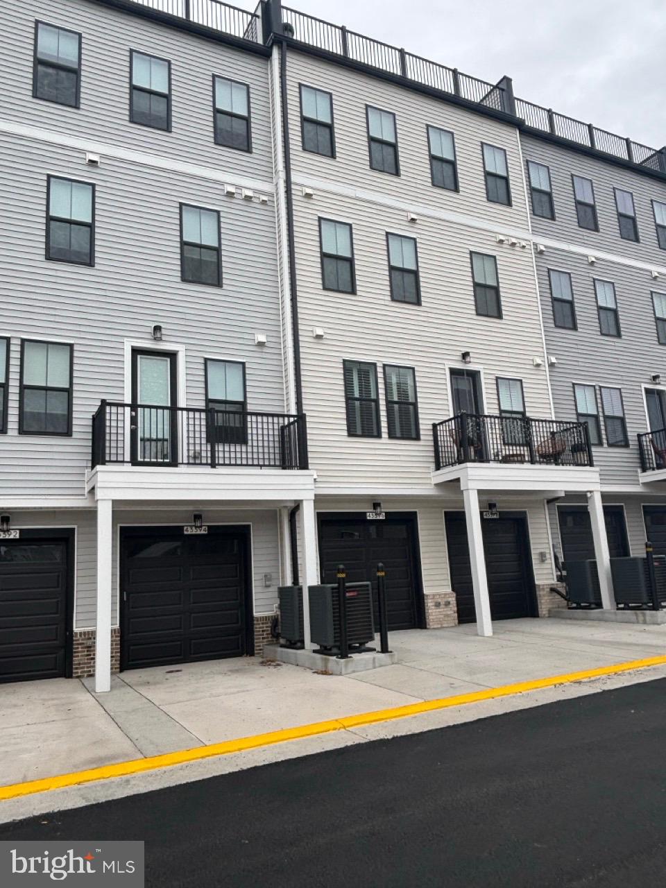 43396 FARRINGDON SQUARE