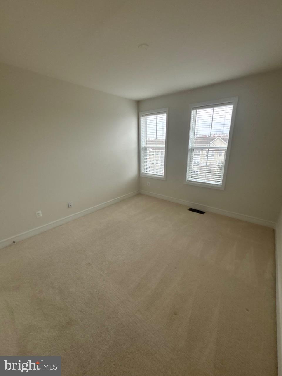 43396 FARRINGDON SQUARE