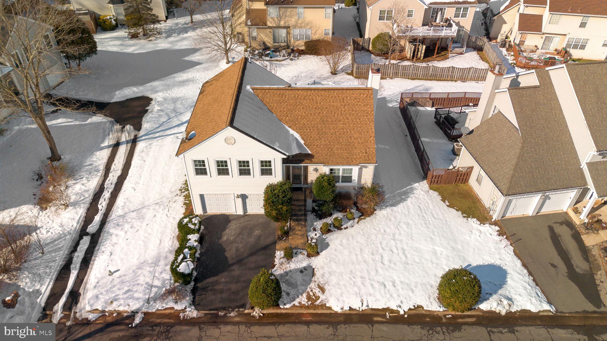 10242 Racquet Cir