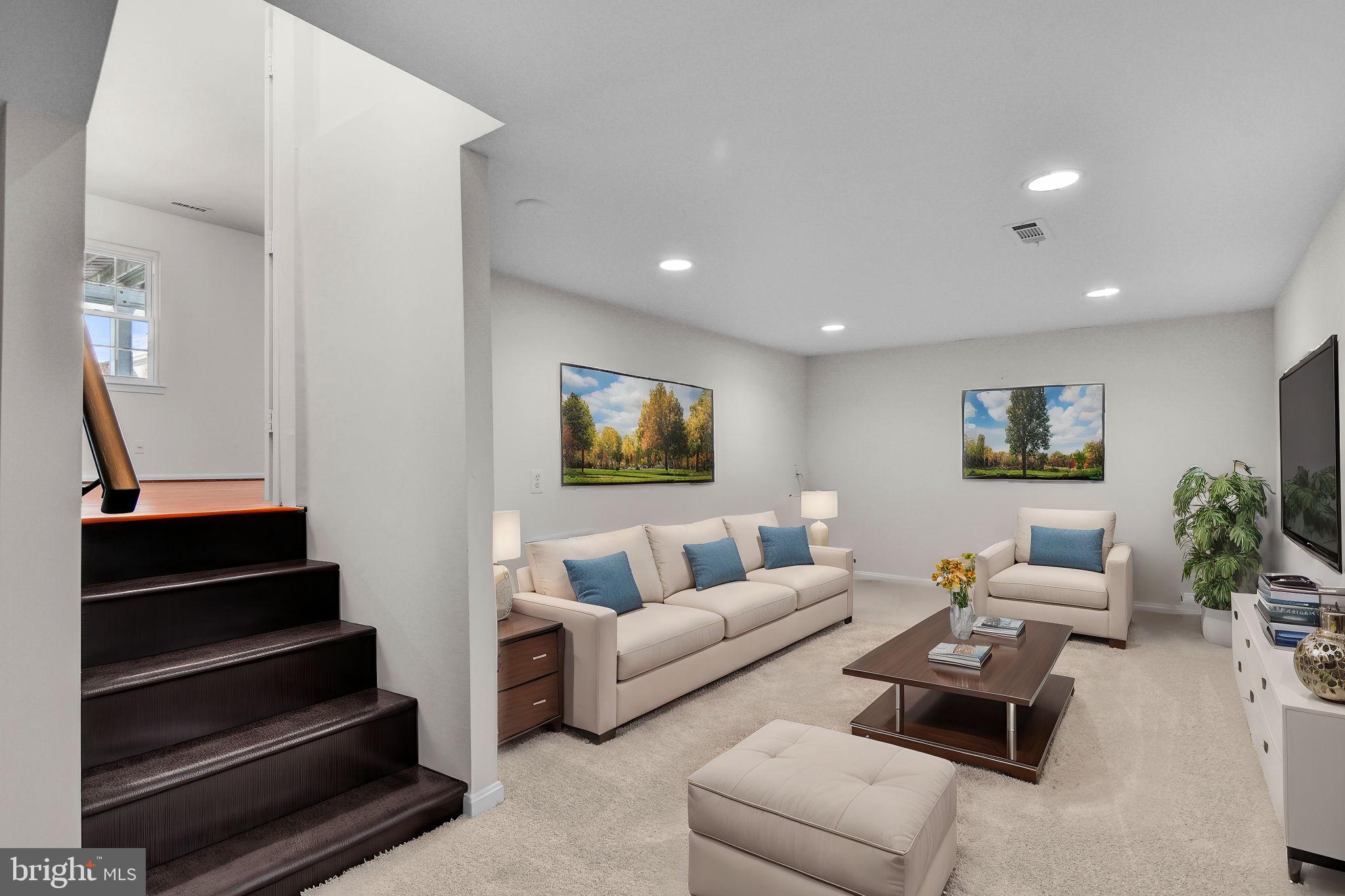 10242 Racquet Cir