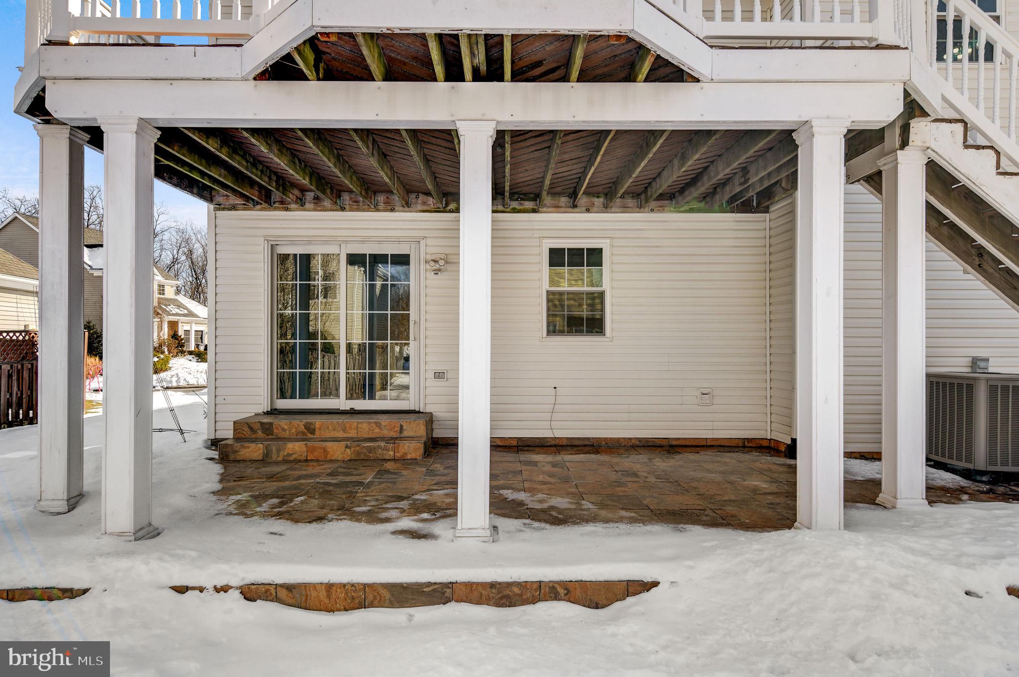 10242 Racquet Cir