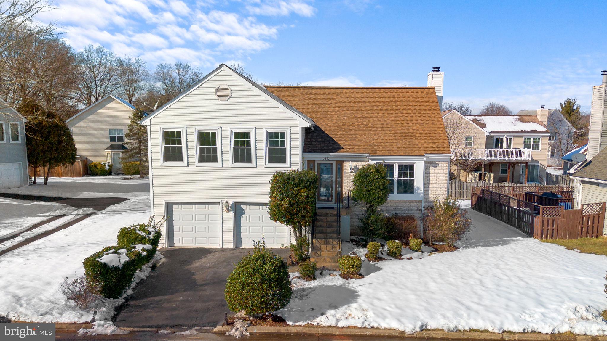 10242 Racquet Cir