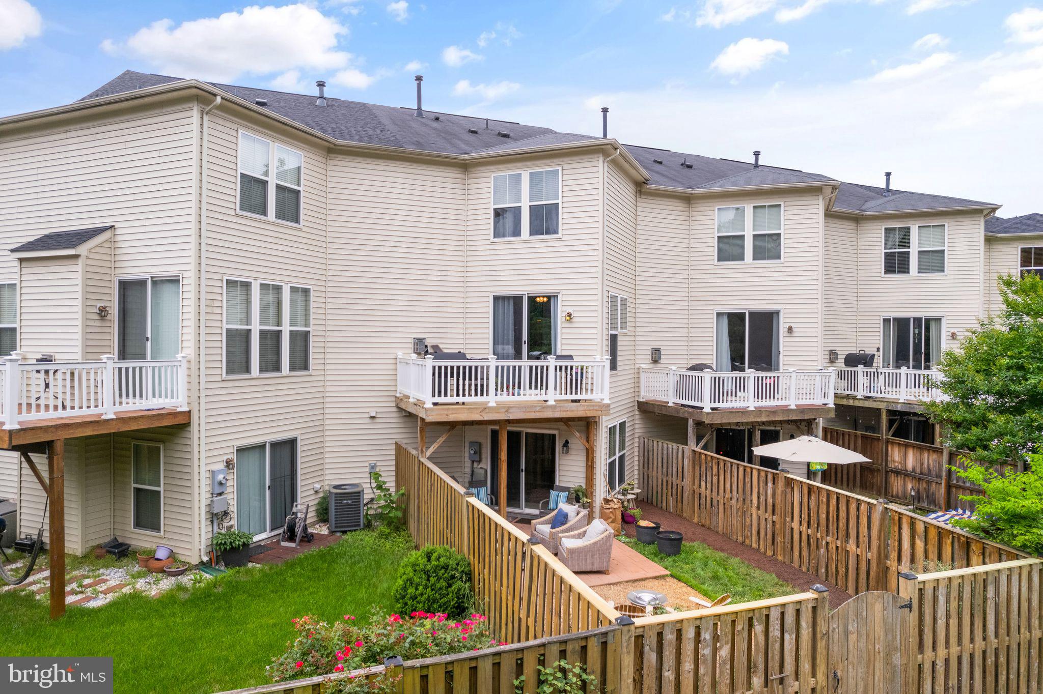 9093 Ribbon Falls Loop