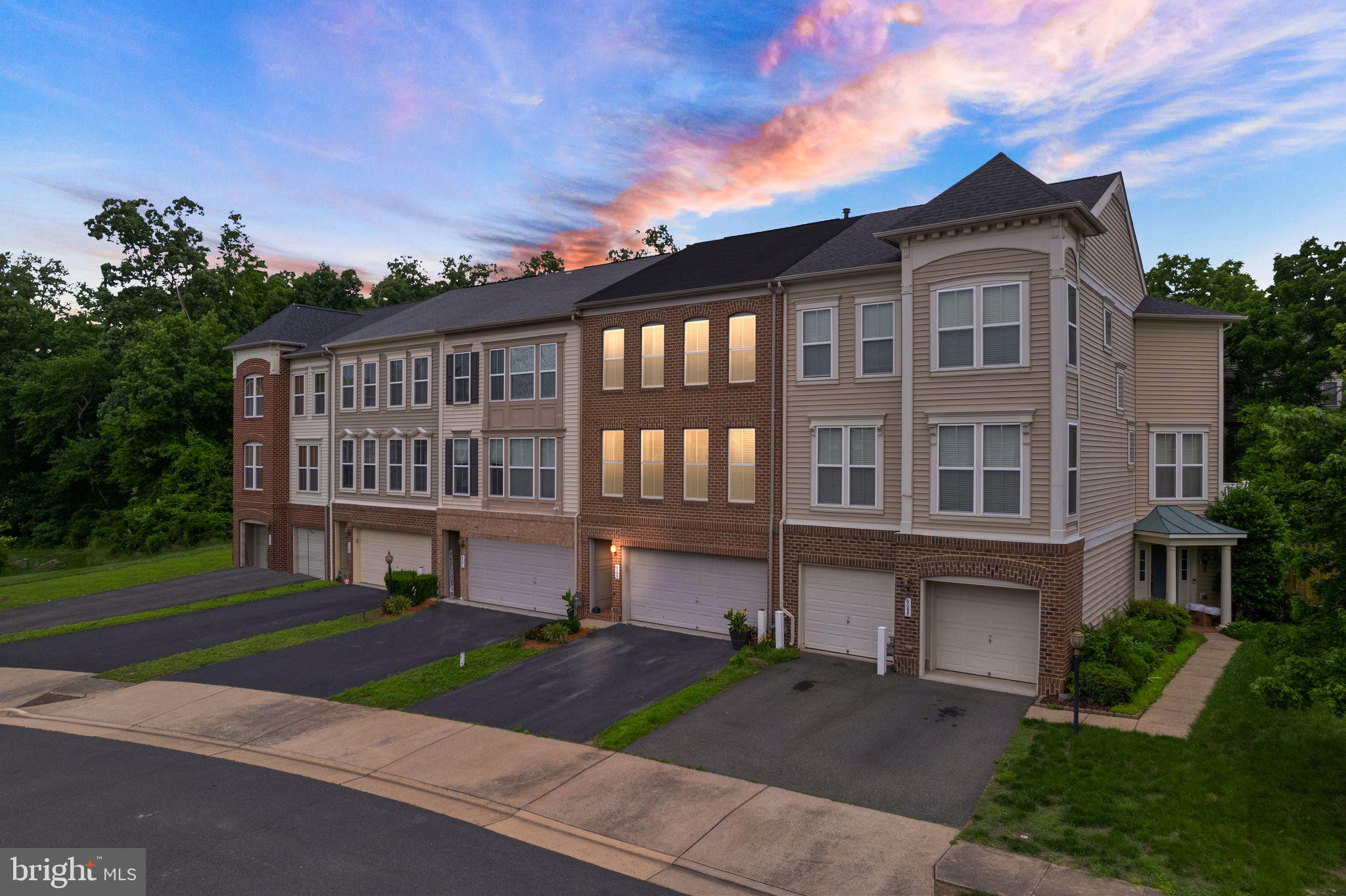 9093 Ribbon Falls Loop