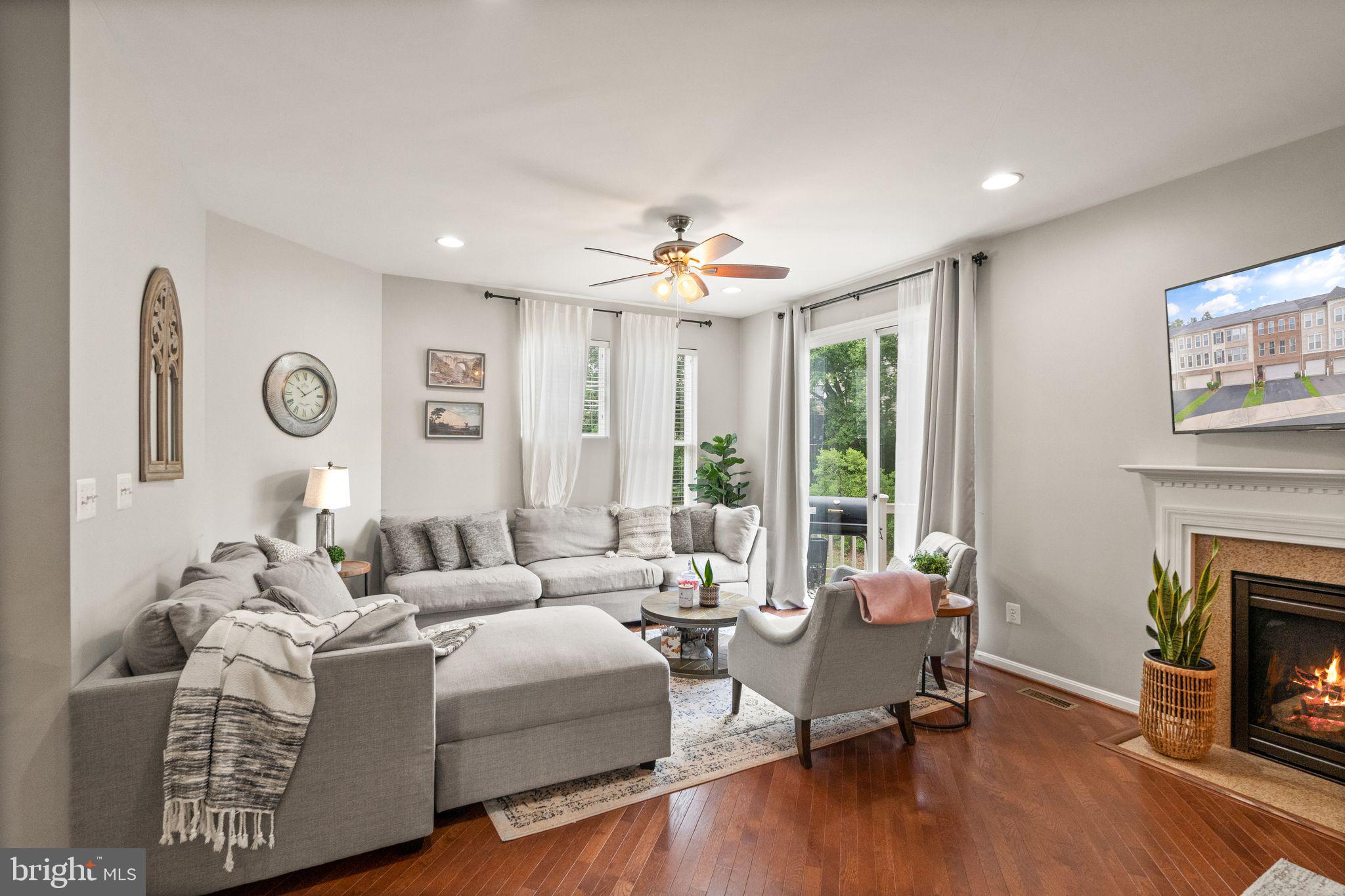 9093 Ribbon Falls Loop