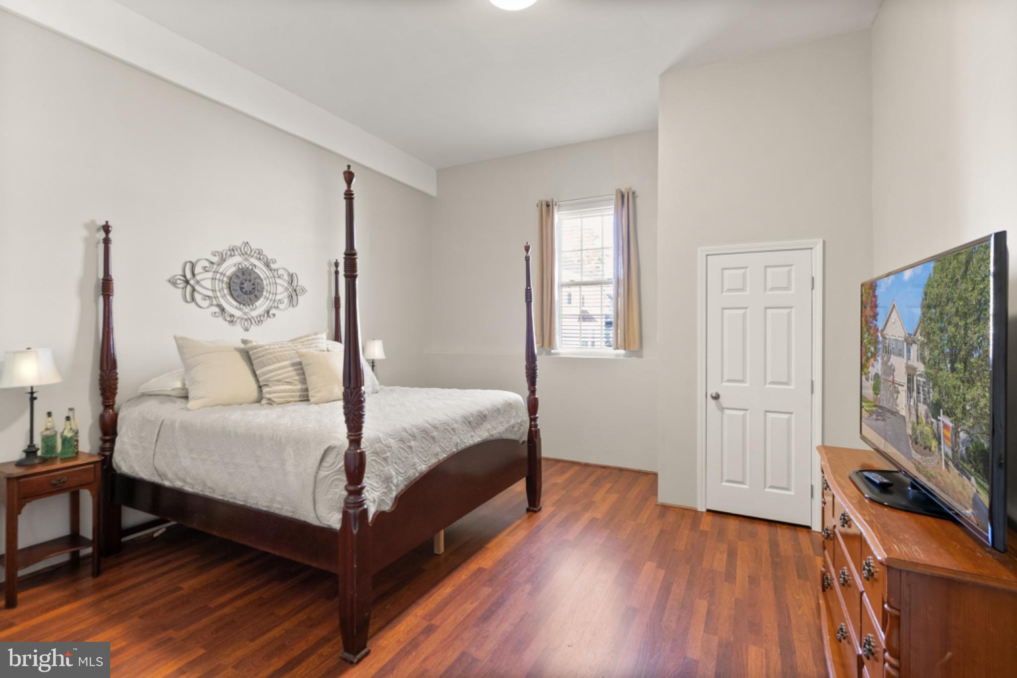 8020 TOWERING OAK WAY