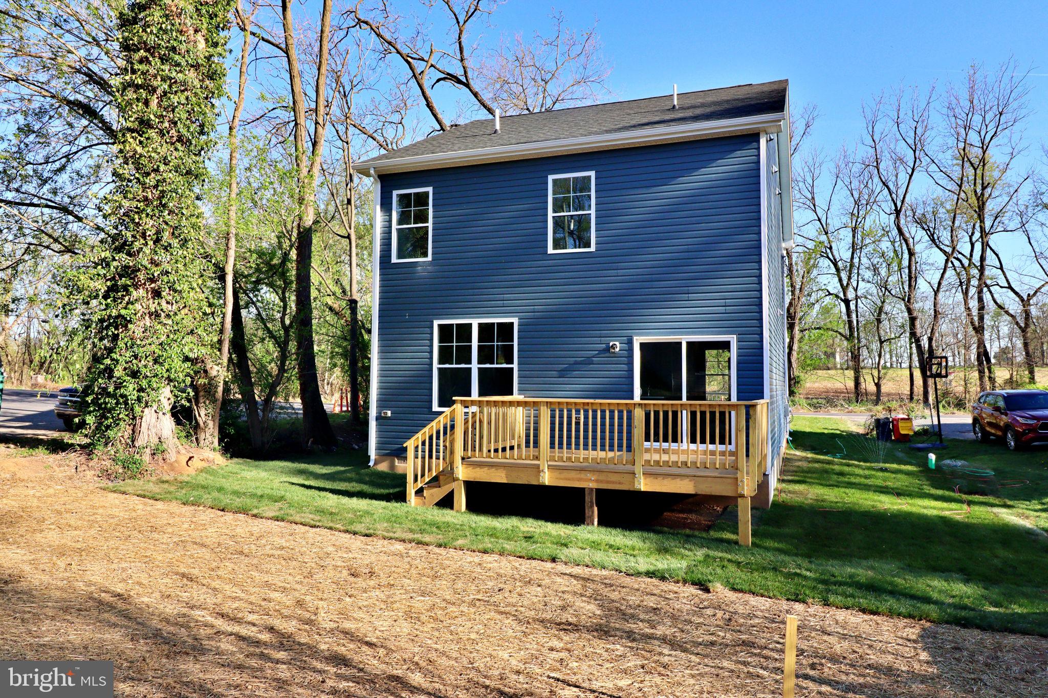 828 Washington Street St W