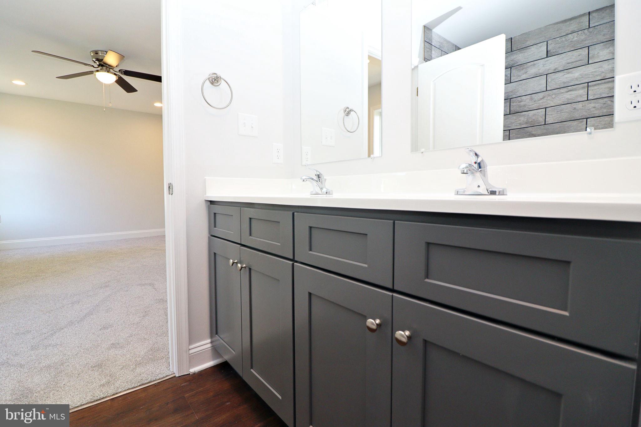 828 Washington Street St W