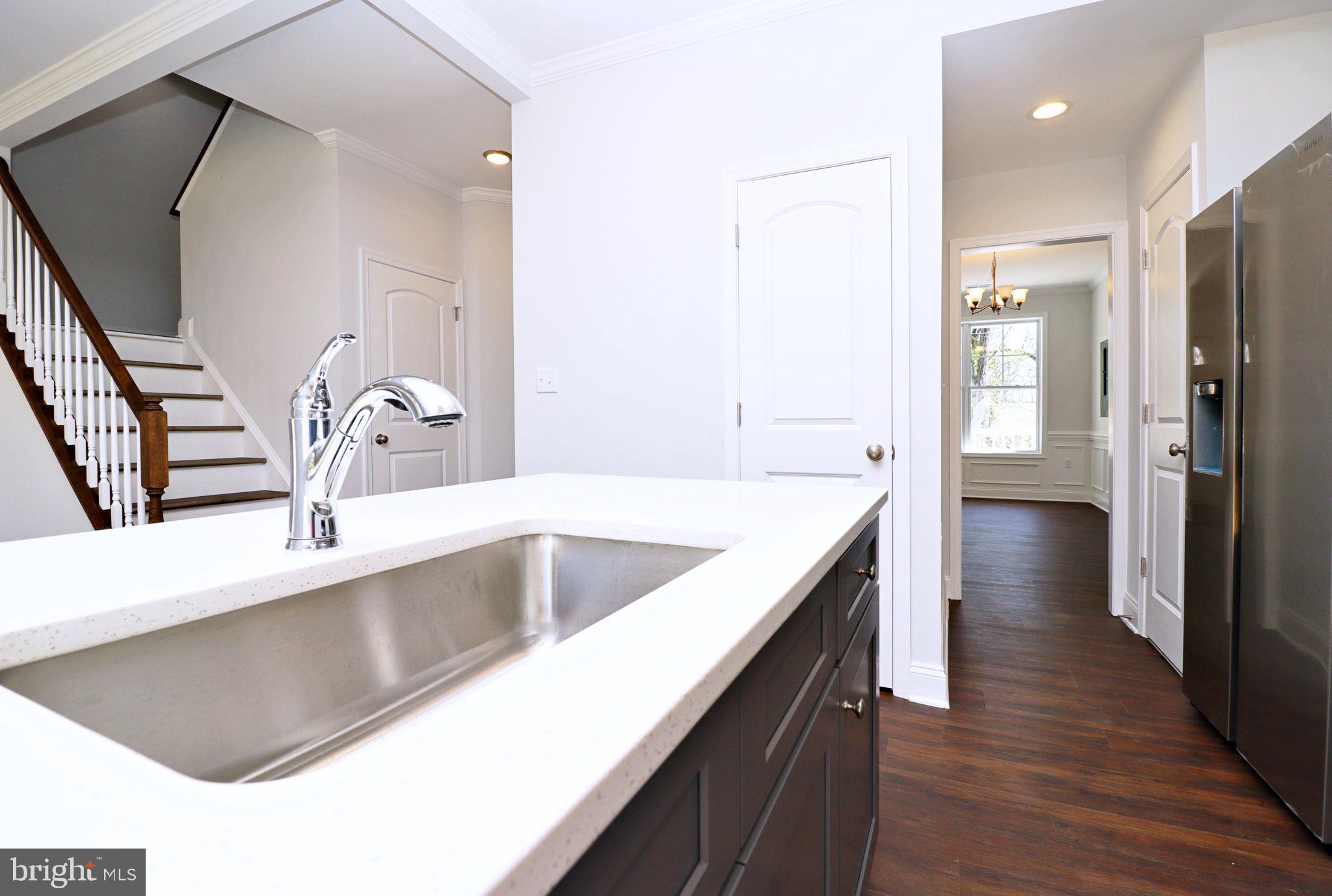 828 Washington Street St W