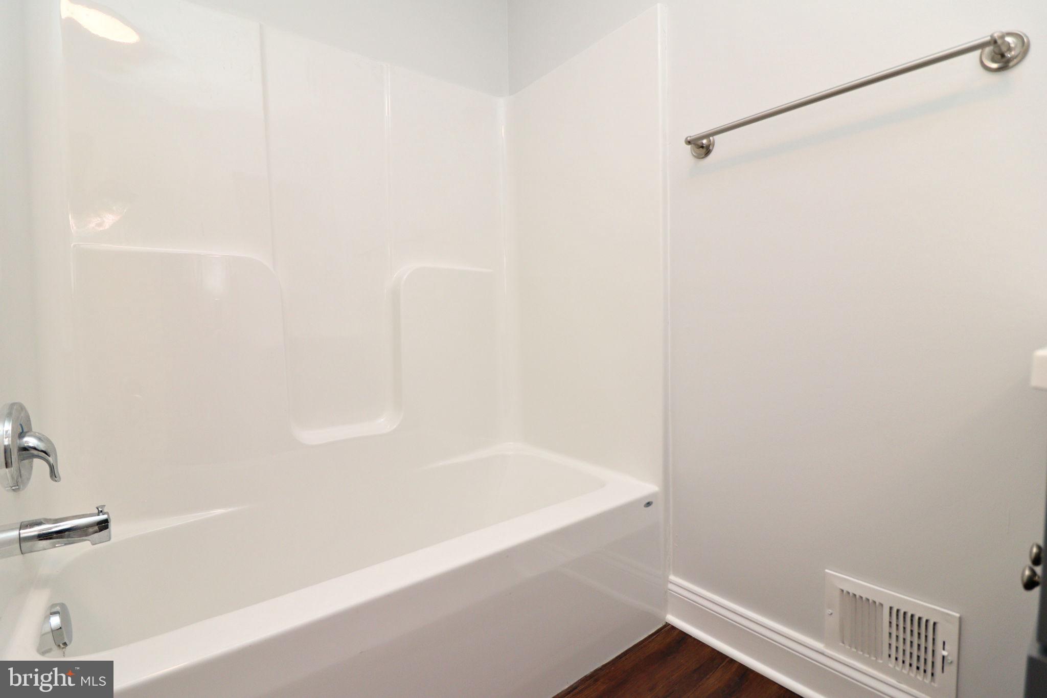 828 Washington Street St W