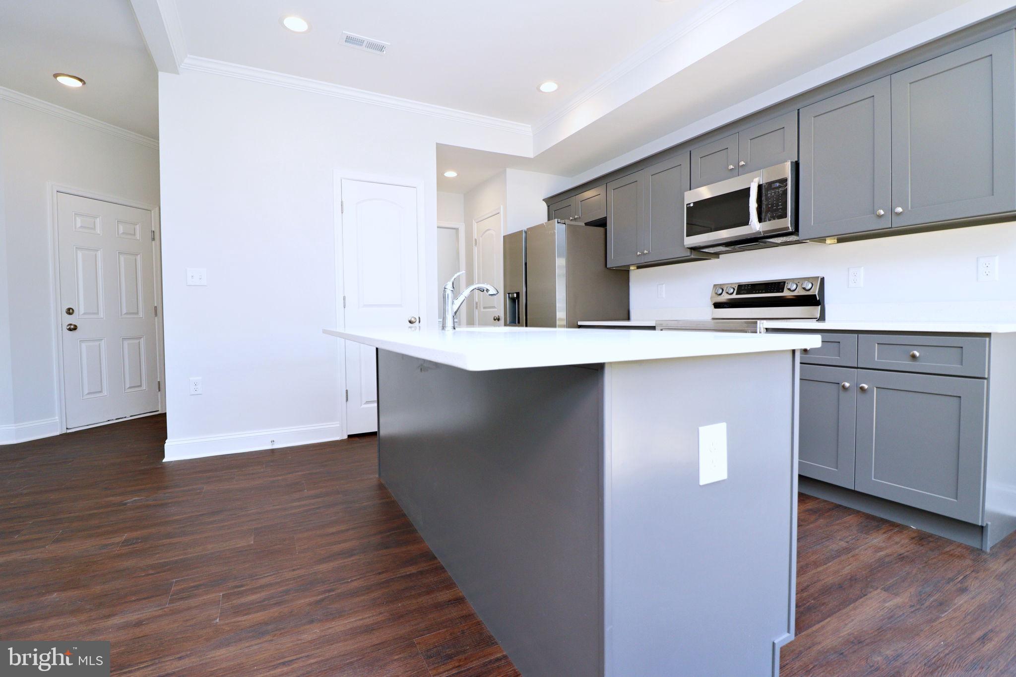 828 Washington Street St W