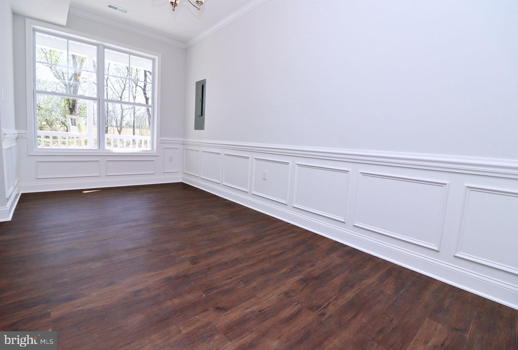 828 Washington Street St W