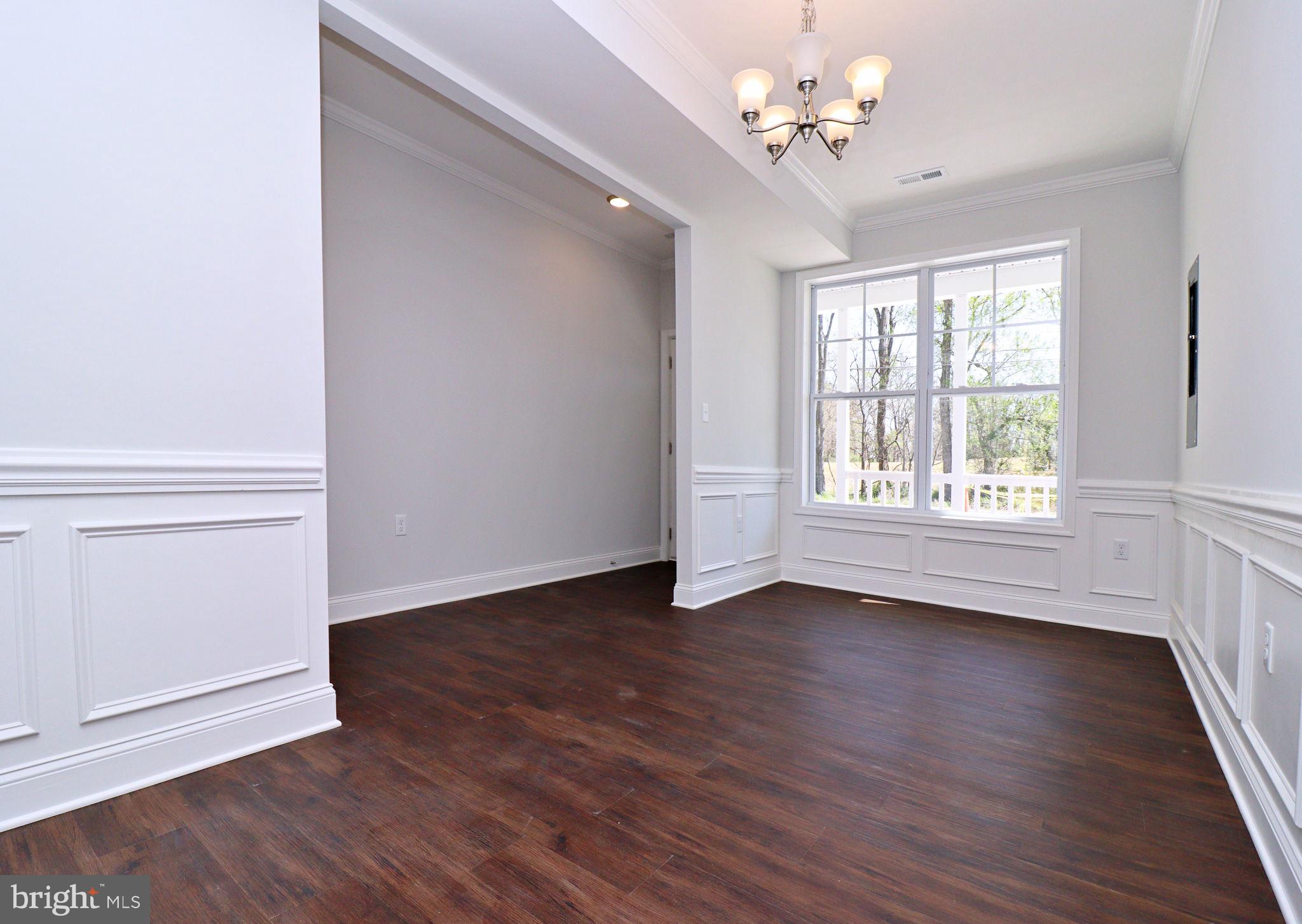 828 Washington Street St W