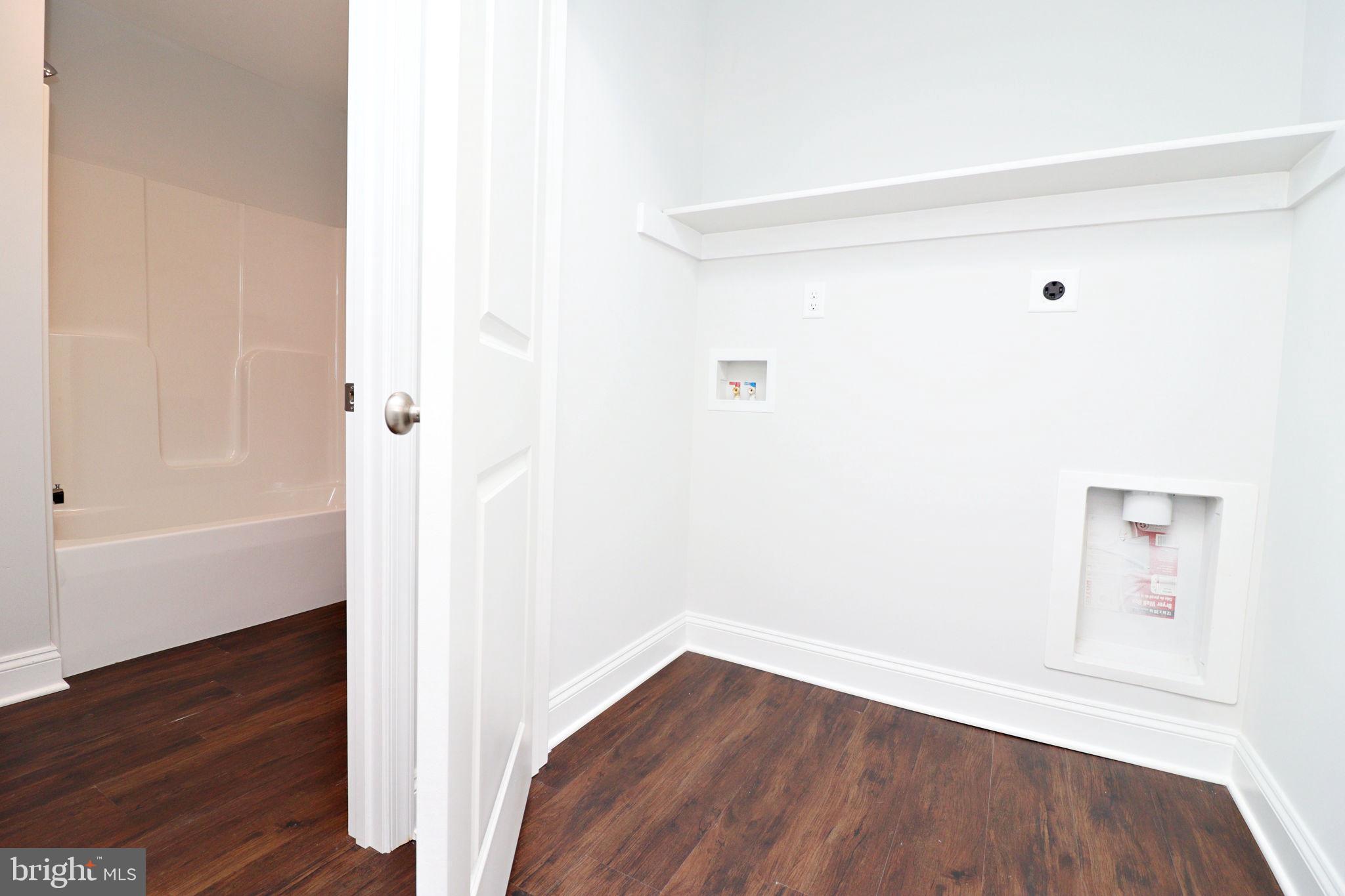 828 Washington Street St W