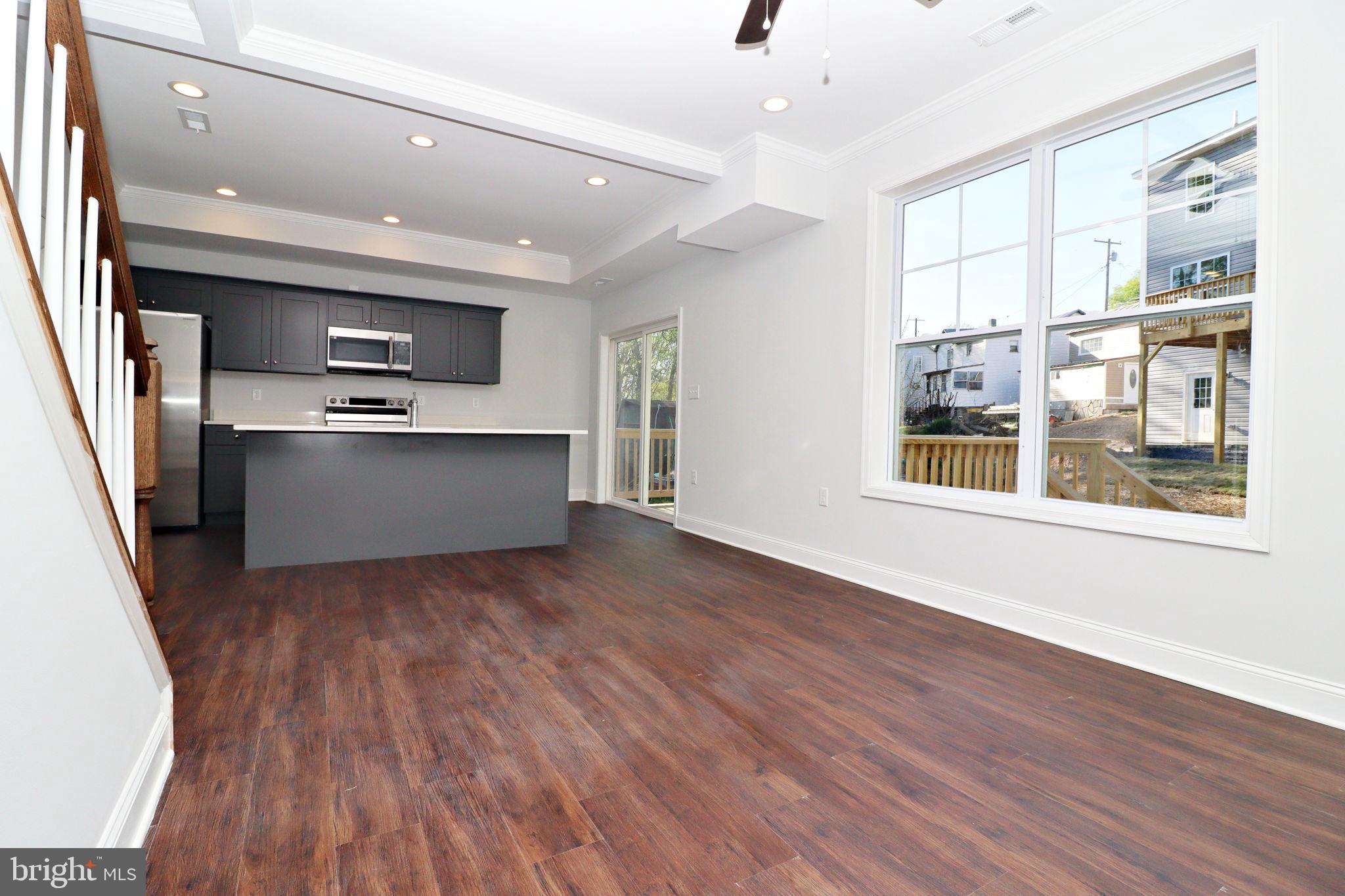 828 Washington Street St W