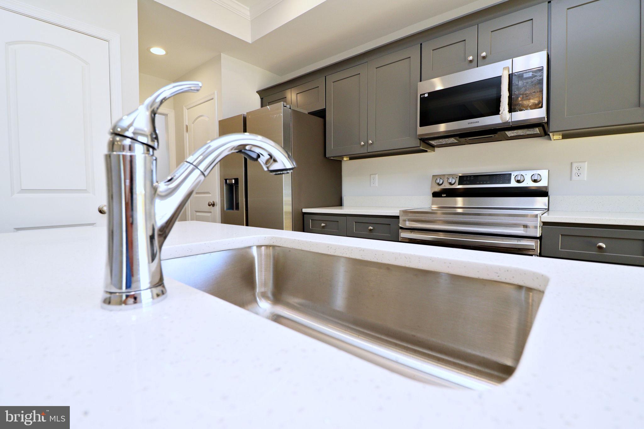 828 Washington Street St W