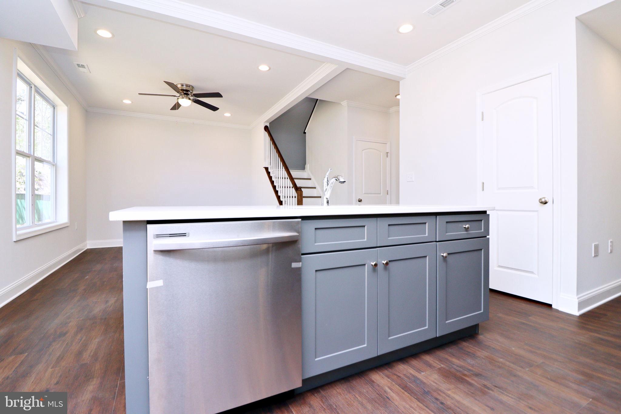 828 Washington Street St W