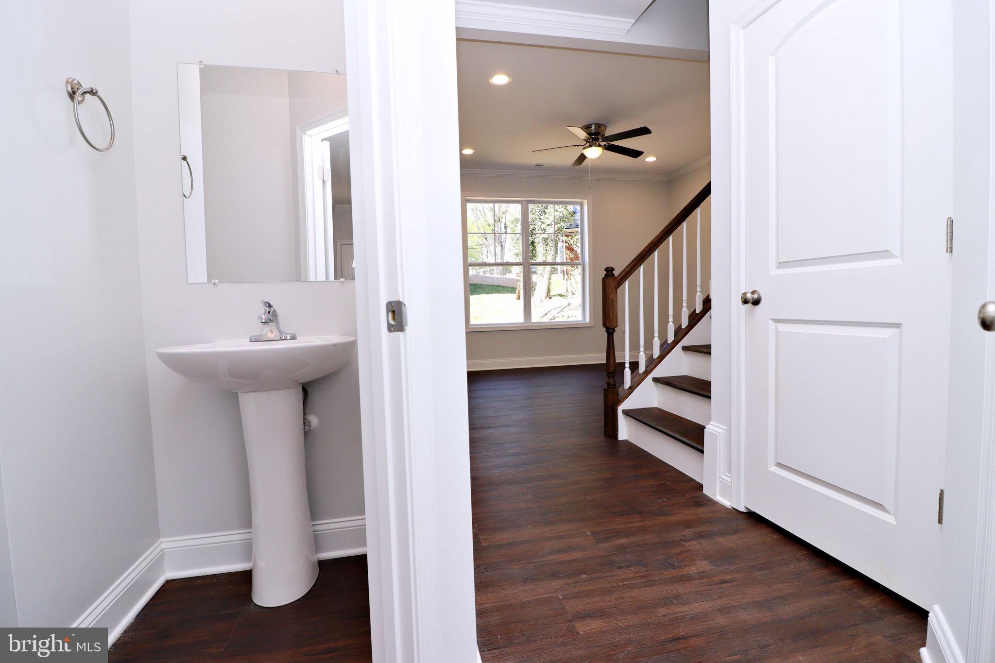 828 Washington Street St W