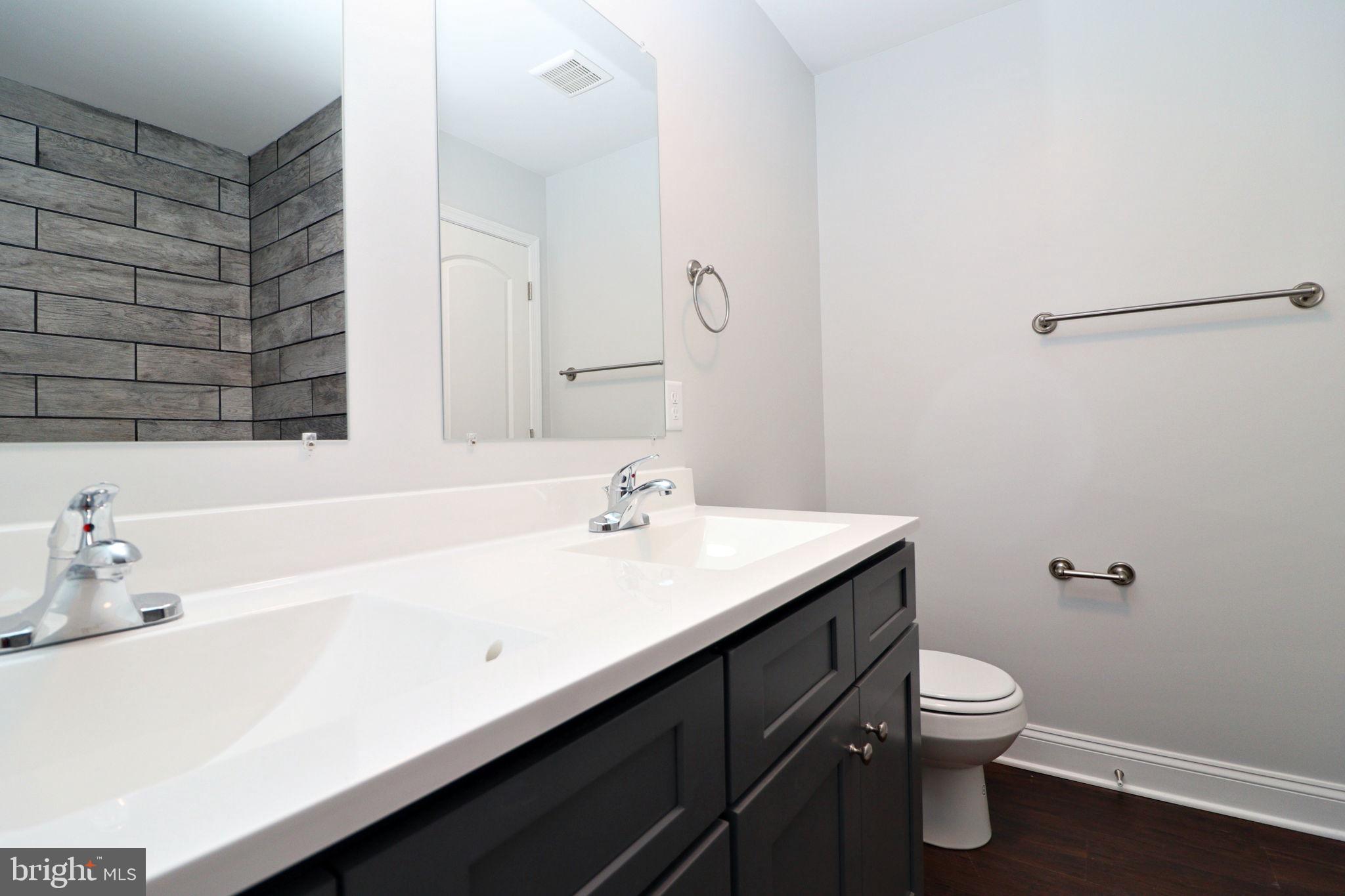 828 Washington Street St W