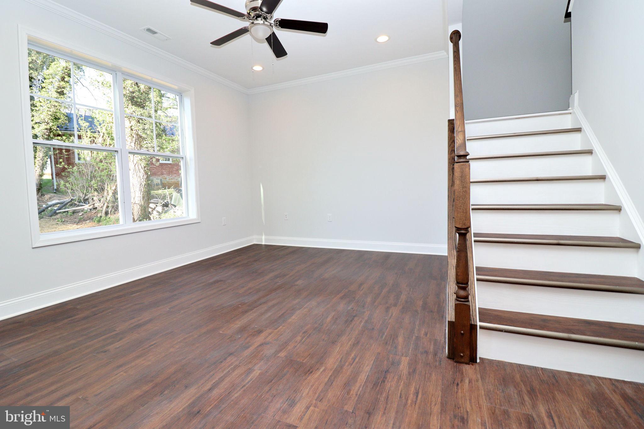 828 Washington Street St W