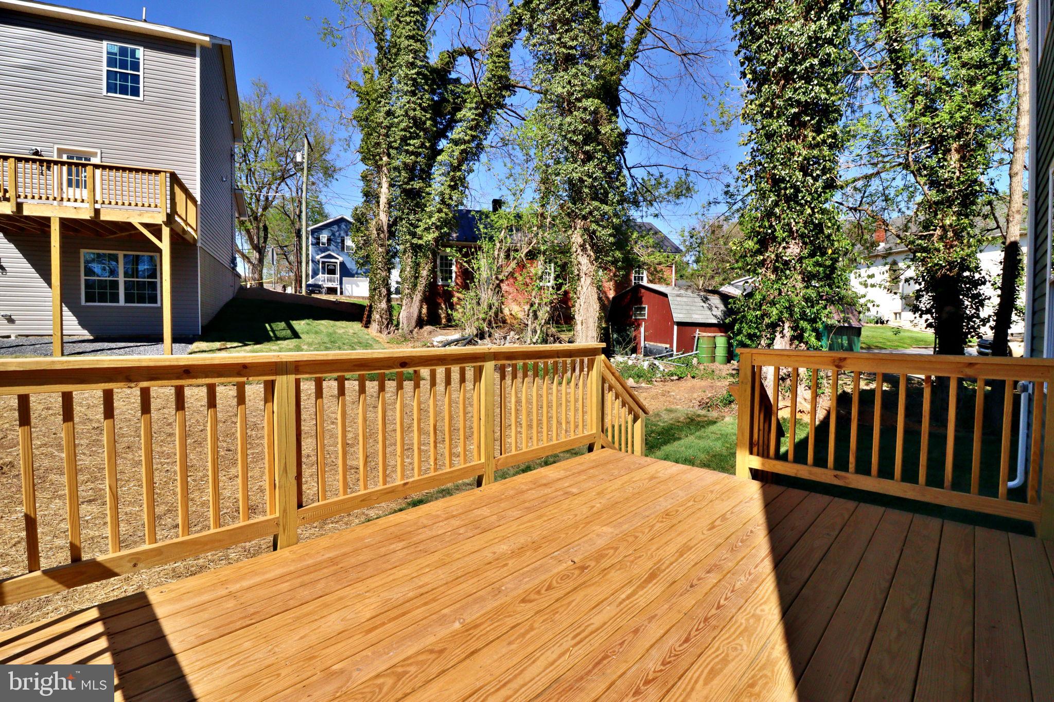 828 Washington Street St W