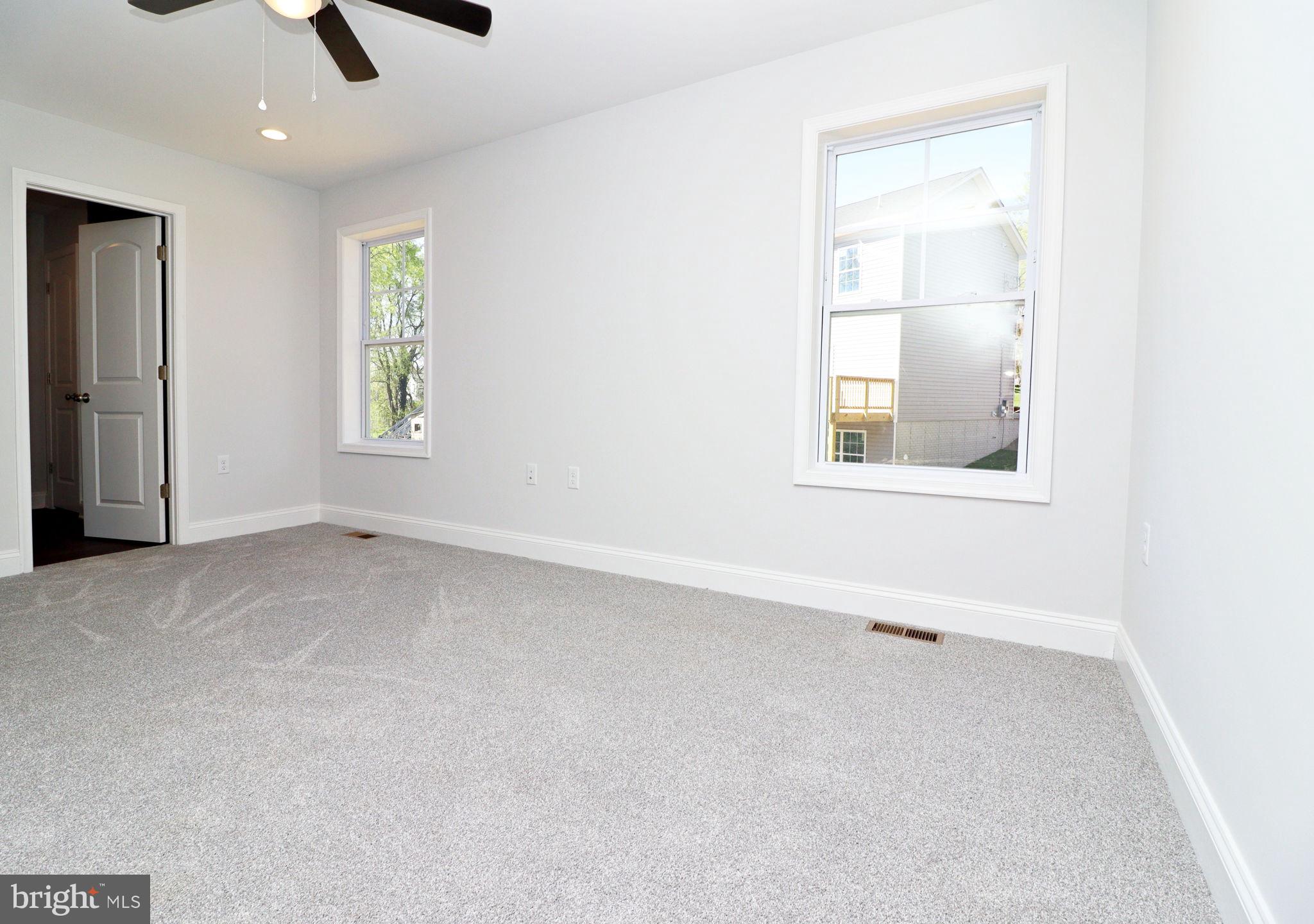 828 Washington Street St W