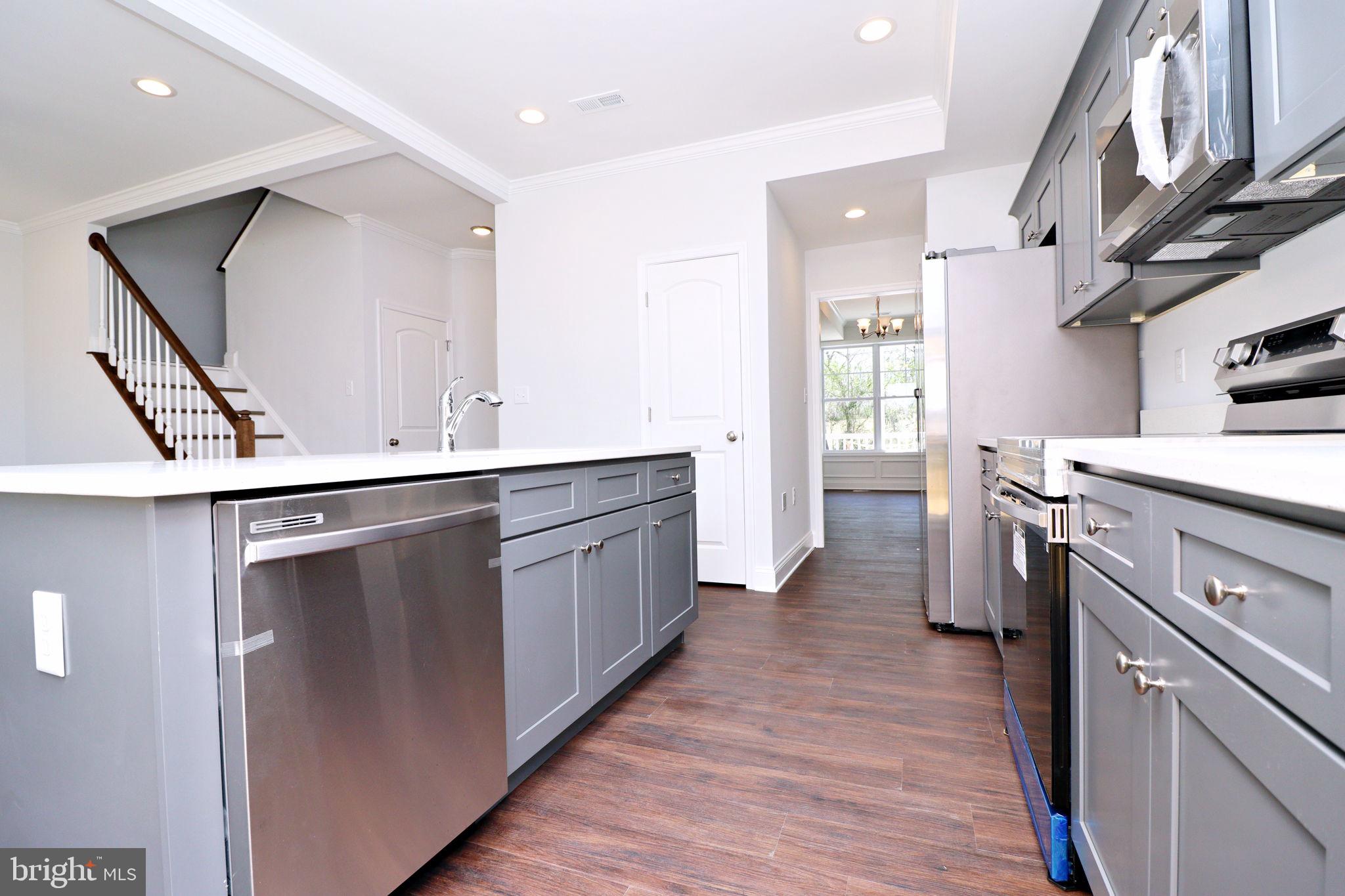 828 Washington Street St W