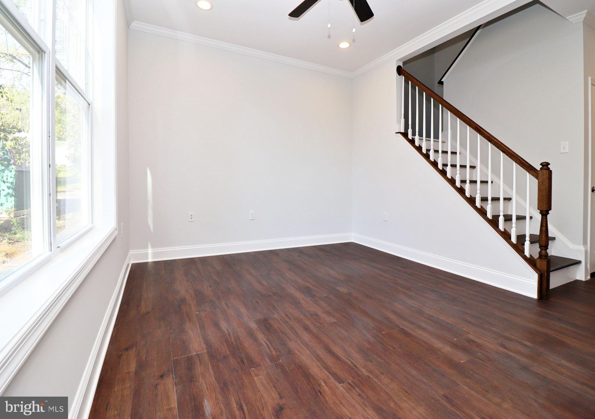 828 Washington Street St W