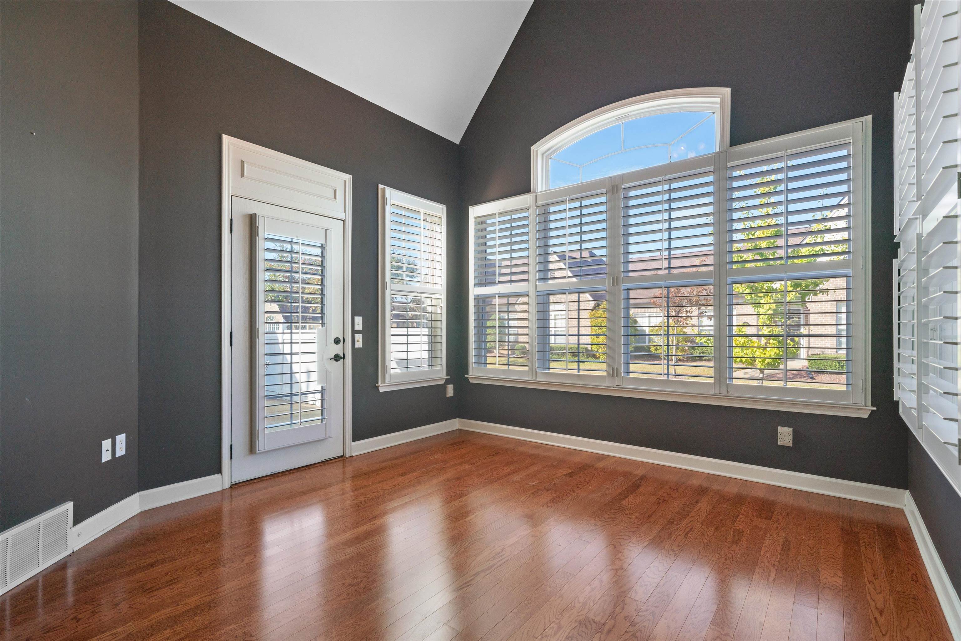 1427 ALYDAR DR Unit: 33