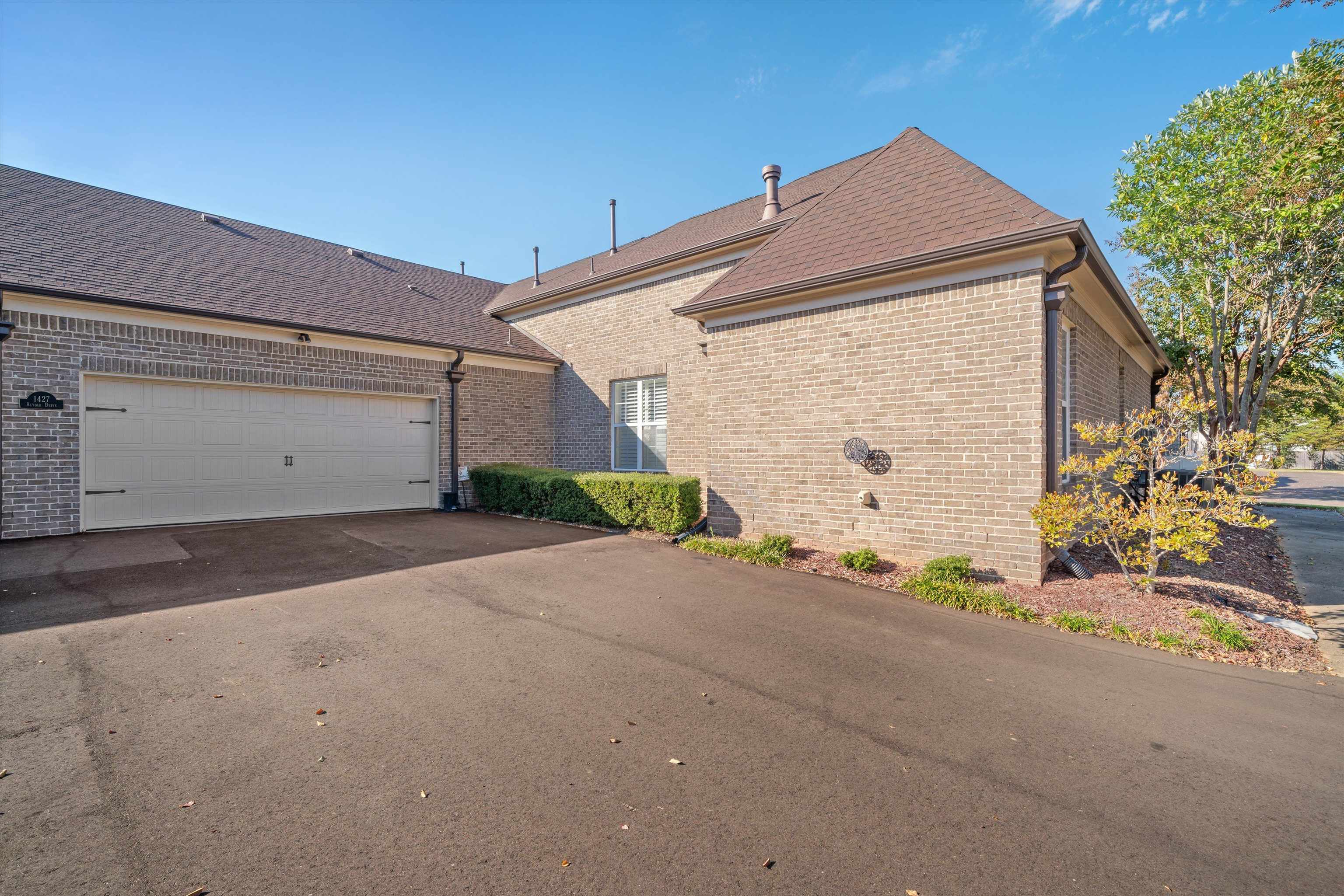 1427 ALYDAR DR Unit: 33