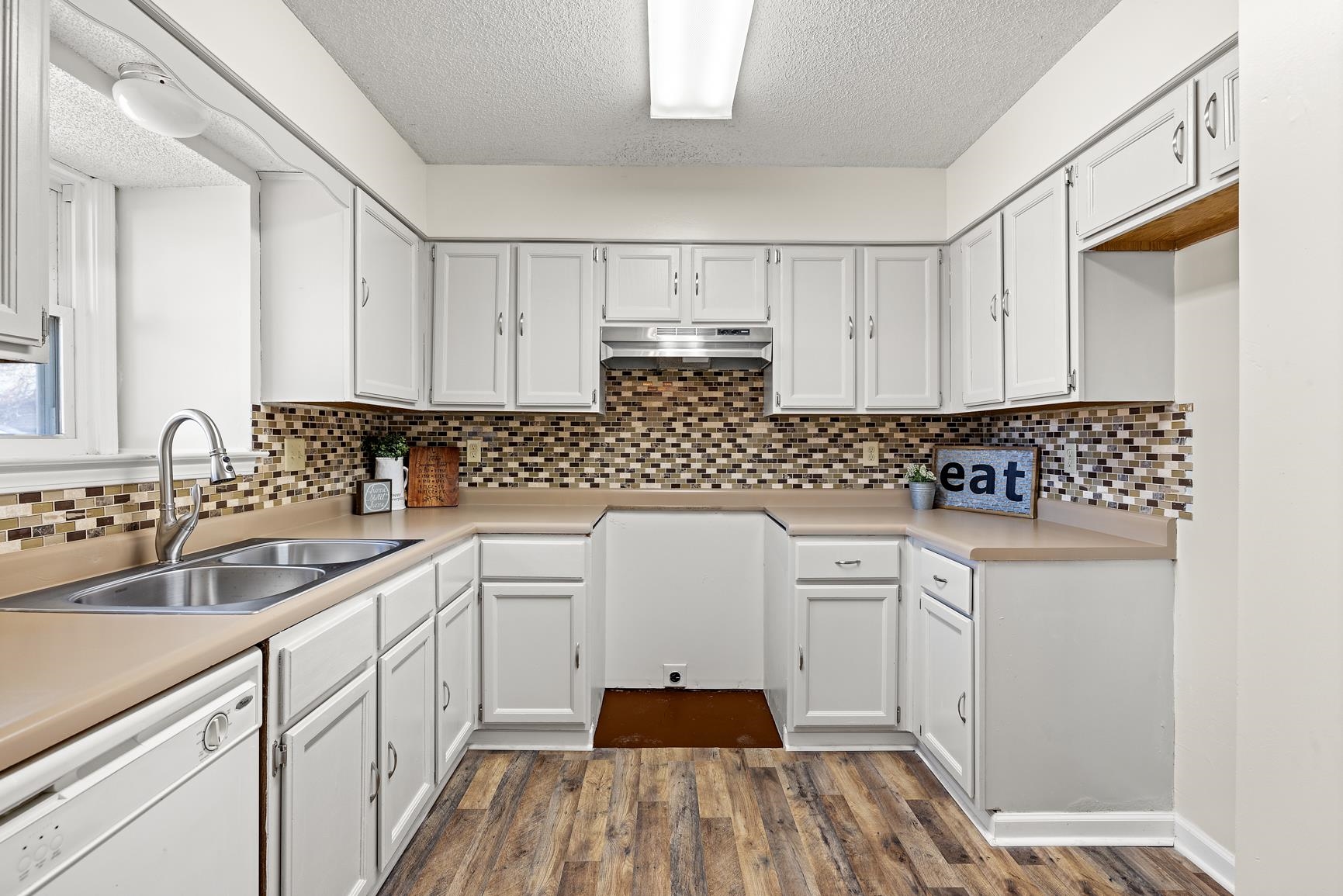 2590 LAKE COUNTRY CV