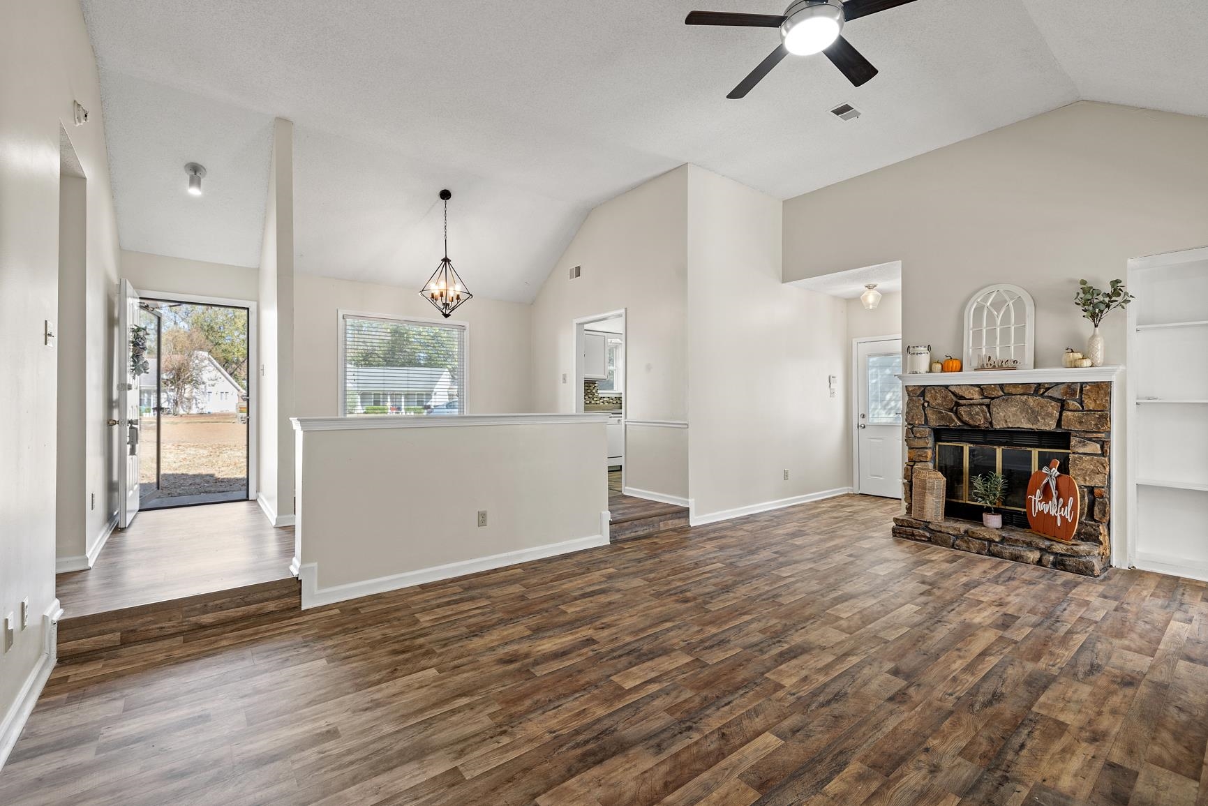 2590 LAKE COUNTRY CV