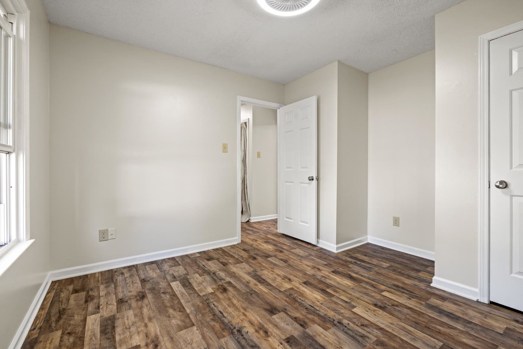 2590 LAKE COUNTRY CV