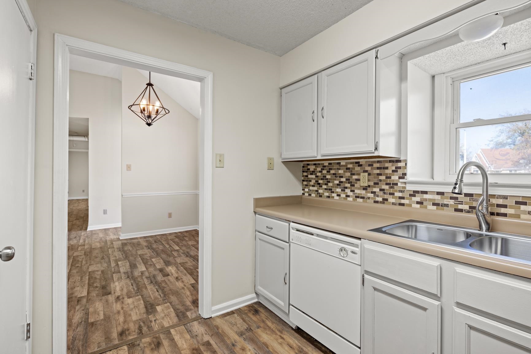 2590 LAKE COUNTRY CV