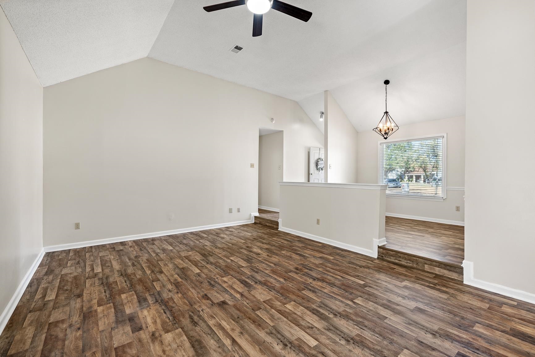 2590 LAKE COUNTRY CV