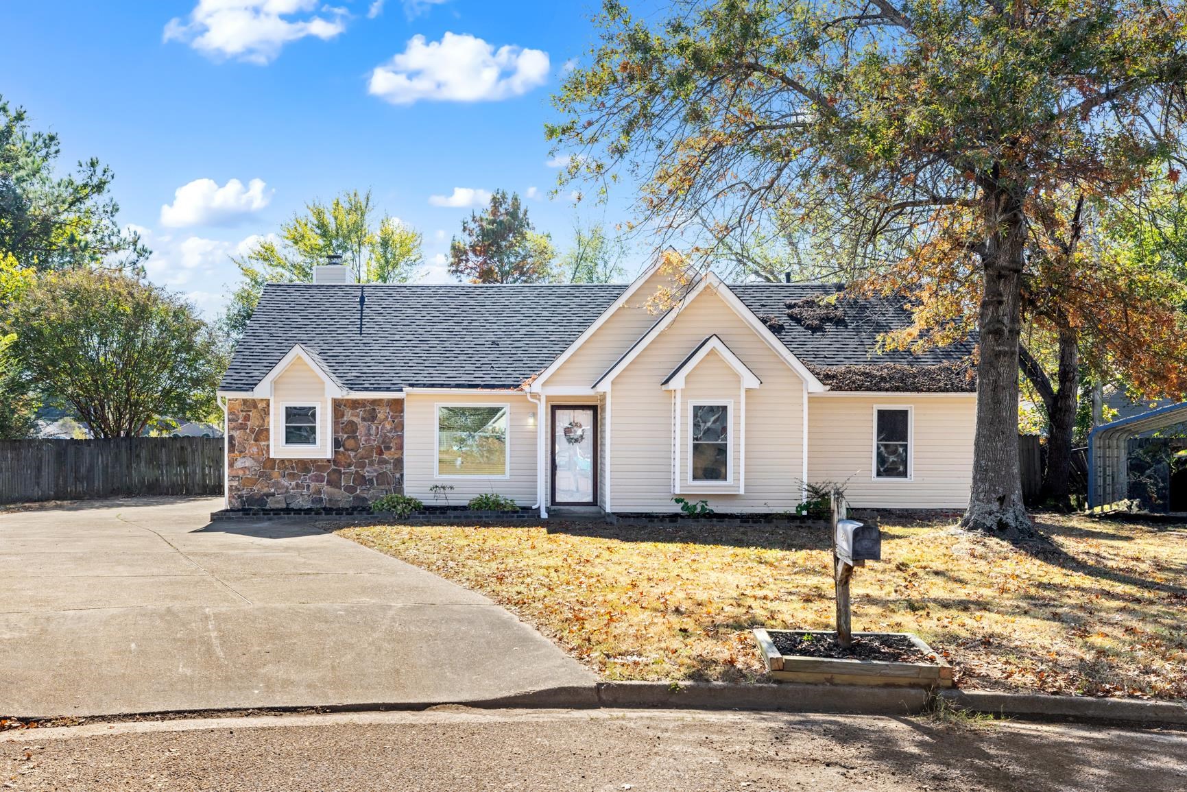 2590 LAKE COUNTRY CV