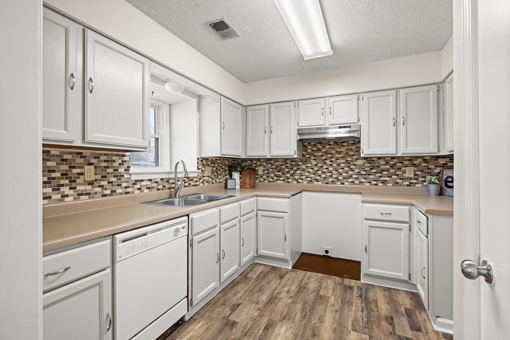 2590 LAKE COUNTRY CV