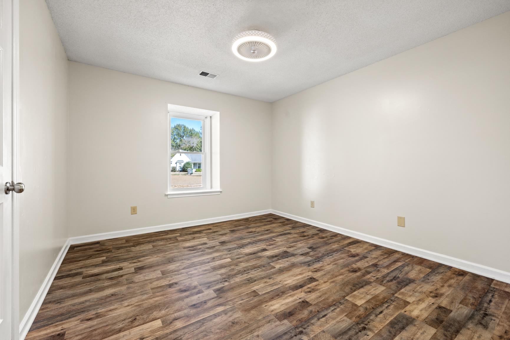 2590 LAKE COUNTRY CV