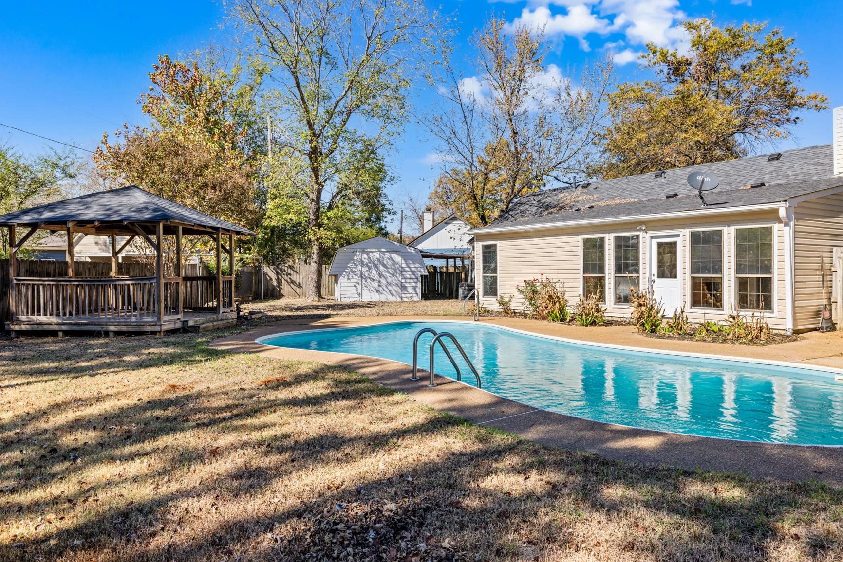 2590 LAKE COUNTRY CV