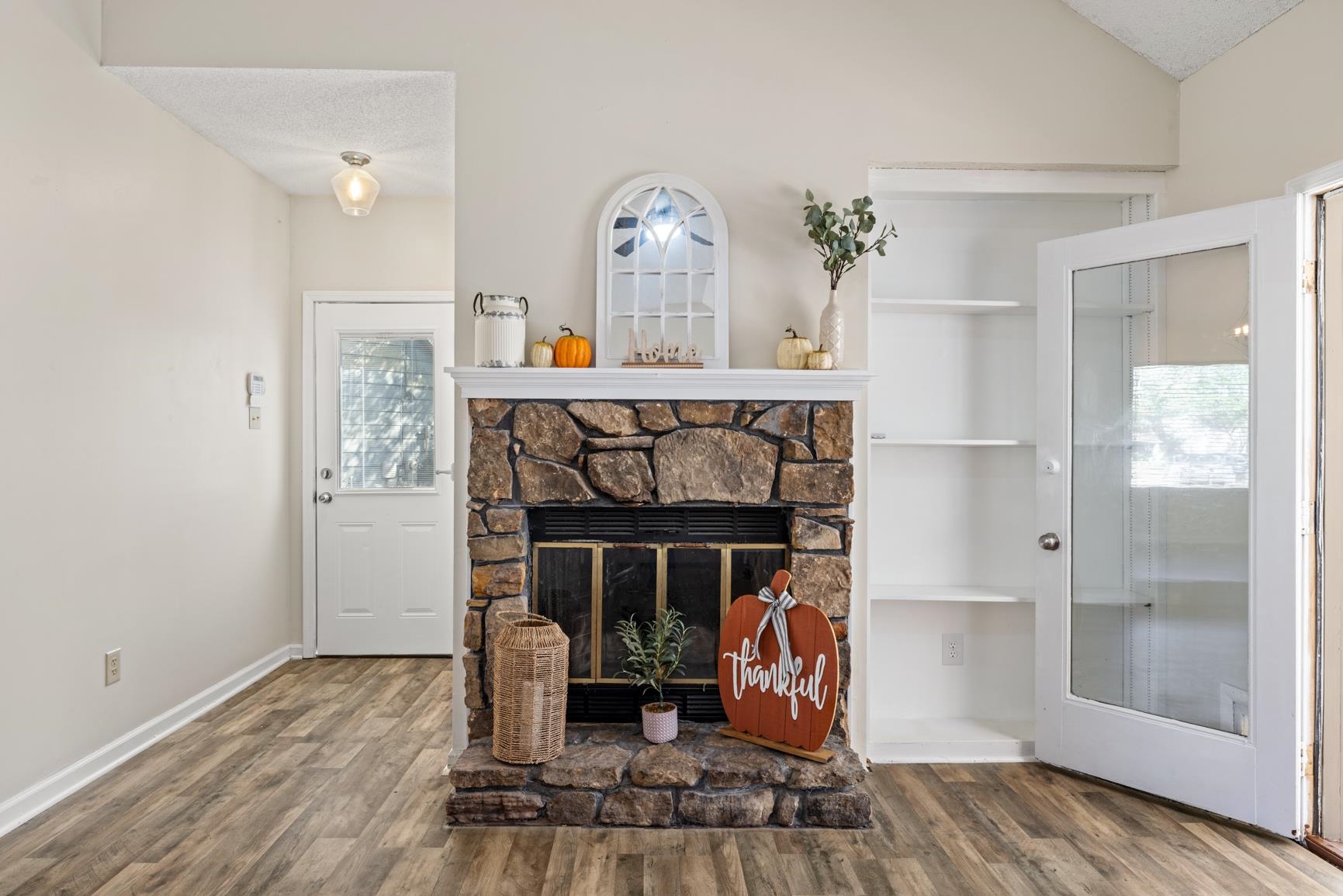 2590 LAKE COUNTRY CV