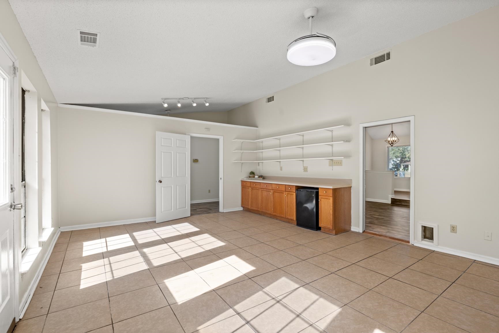 2590 LAKE COUNTRY CV