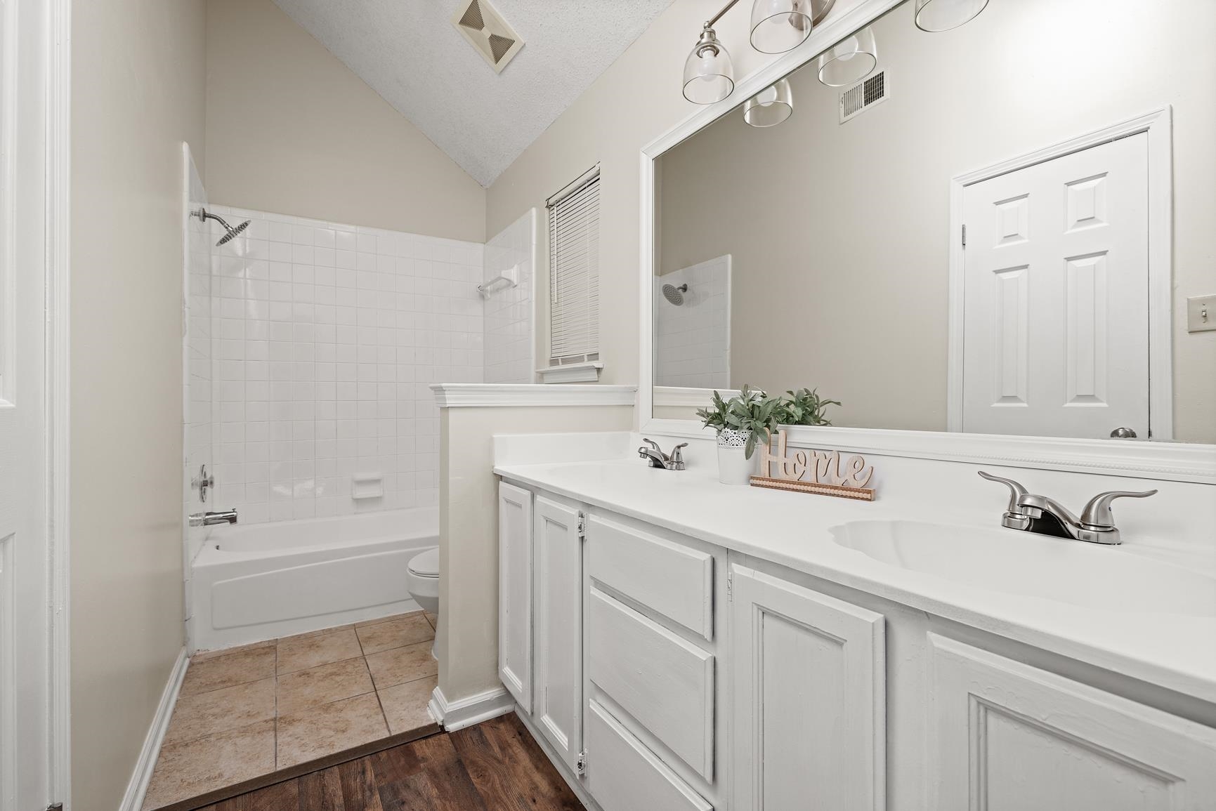 2590 LAKE COUNTRY CV