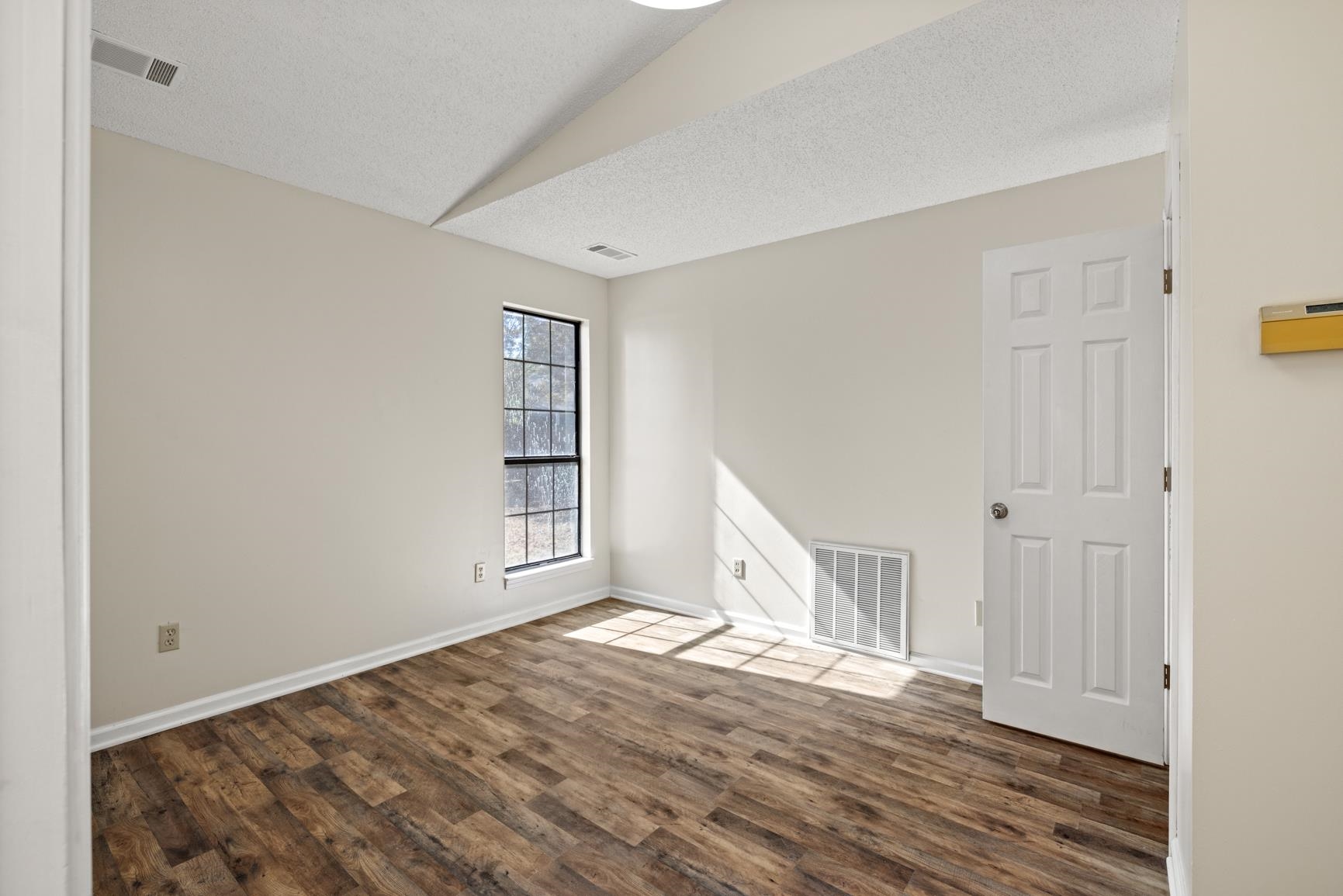 2590 LAKE COUNTRY CV