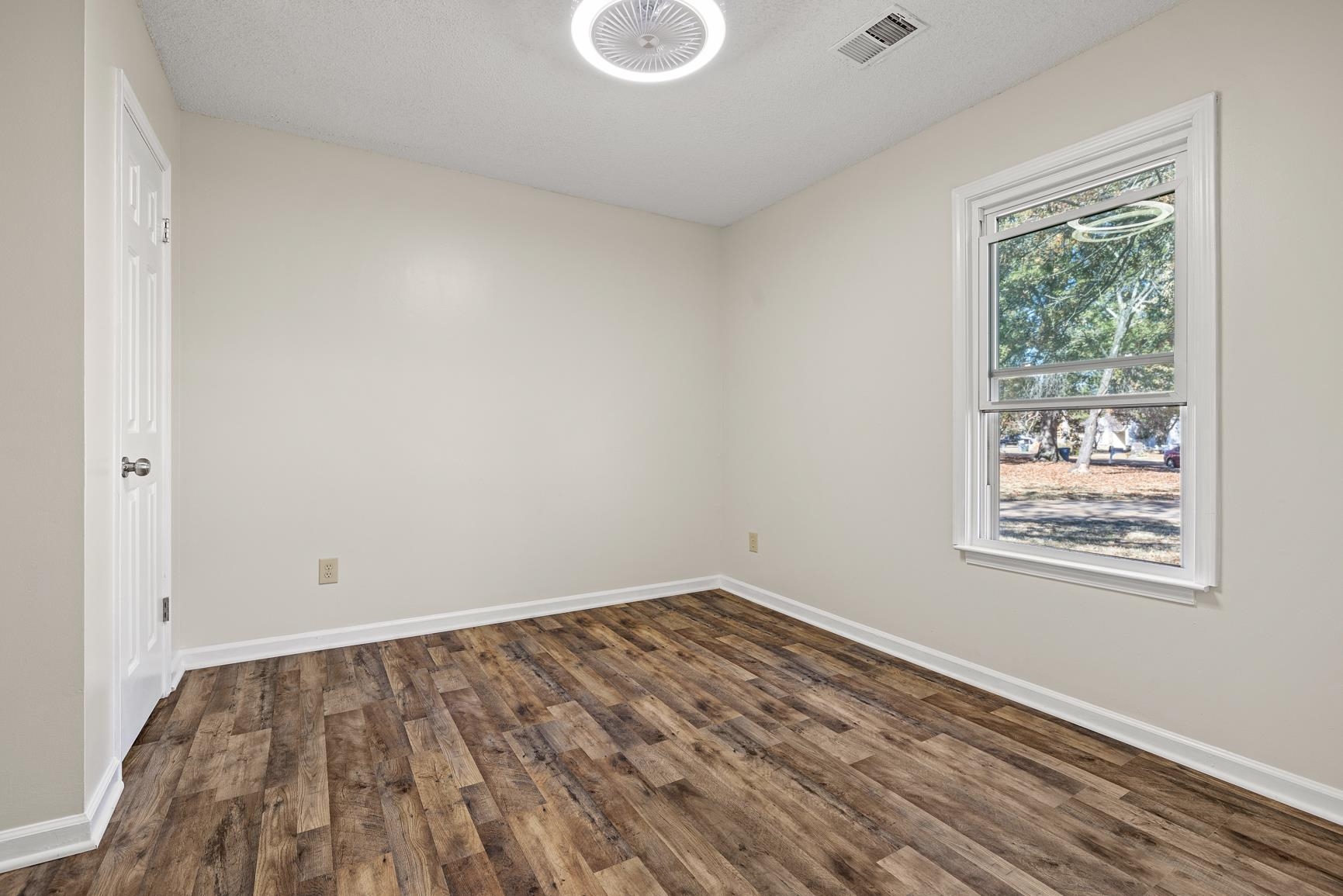 2590 LAKE COUNTRY CV