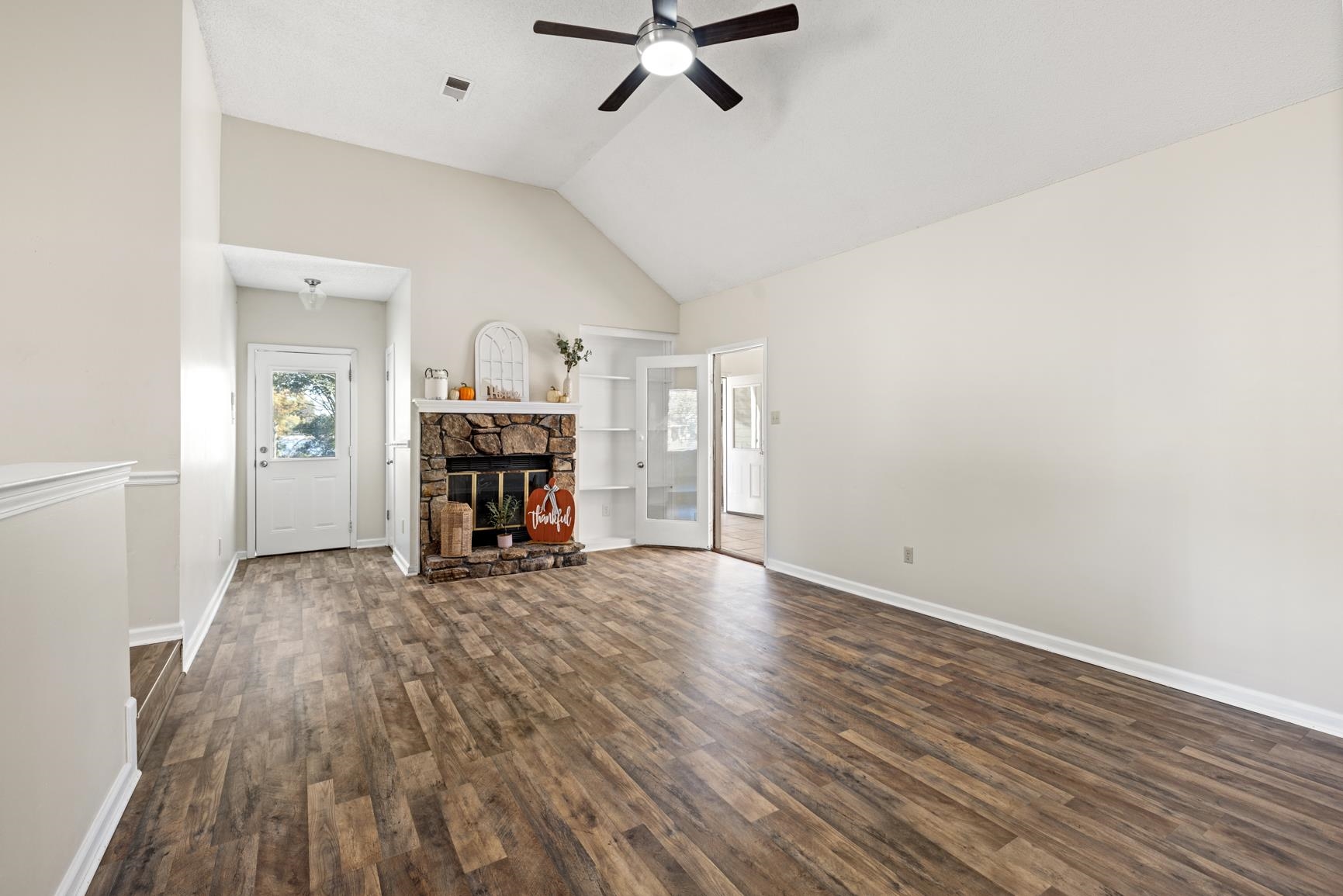 2590 LAKE COUNTRY CV