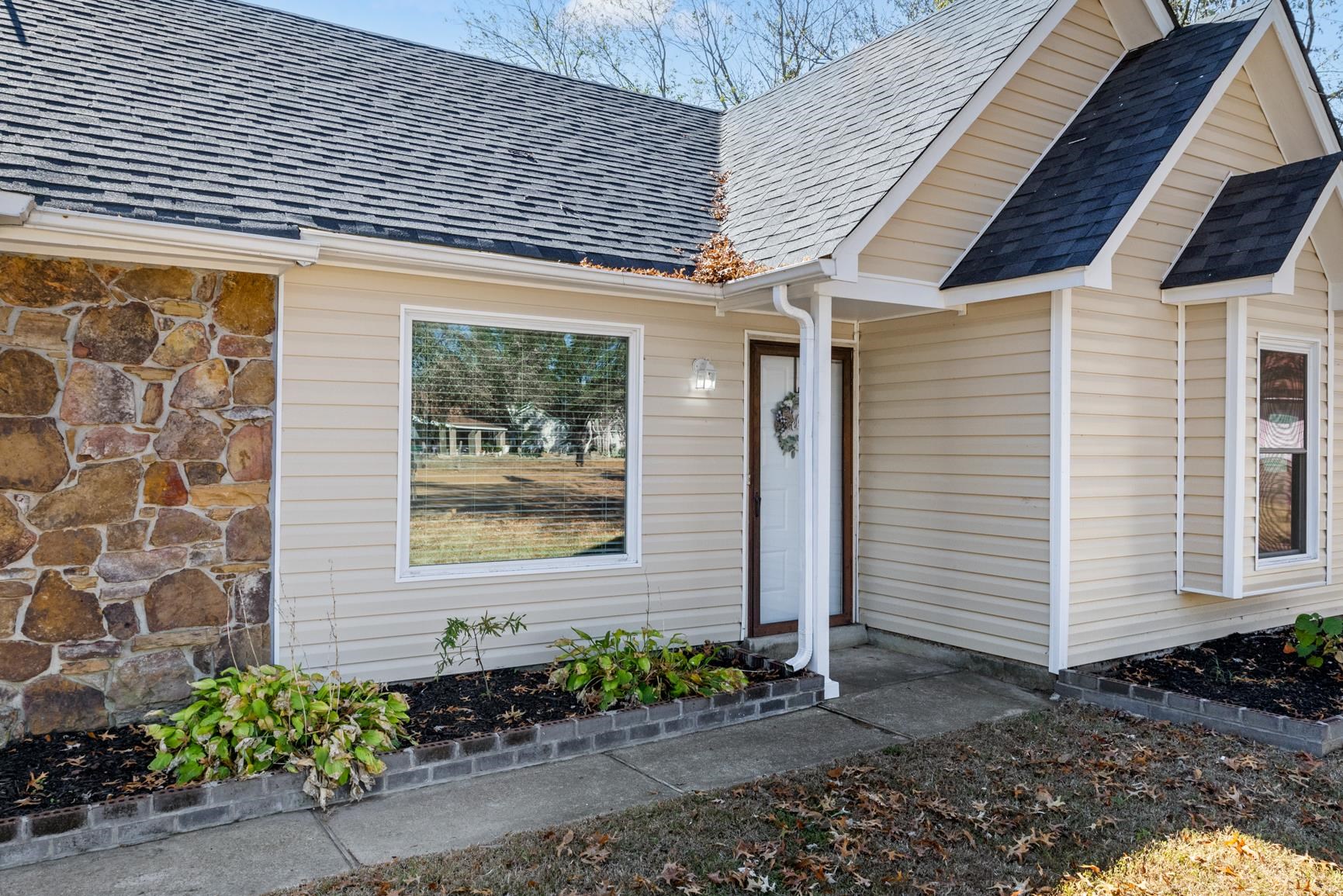 2590 LAKE COUNTRY CV