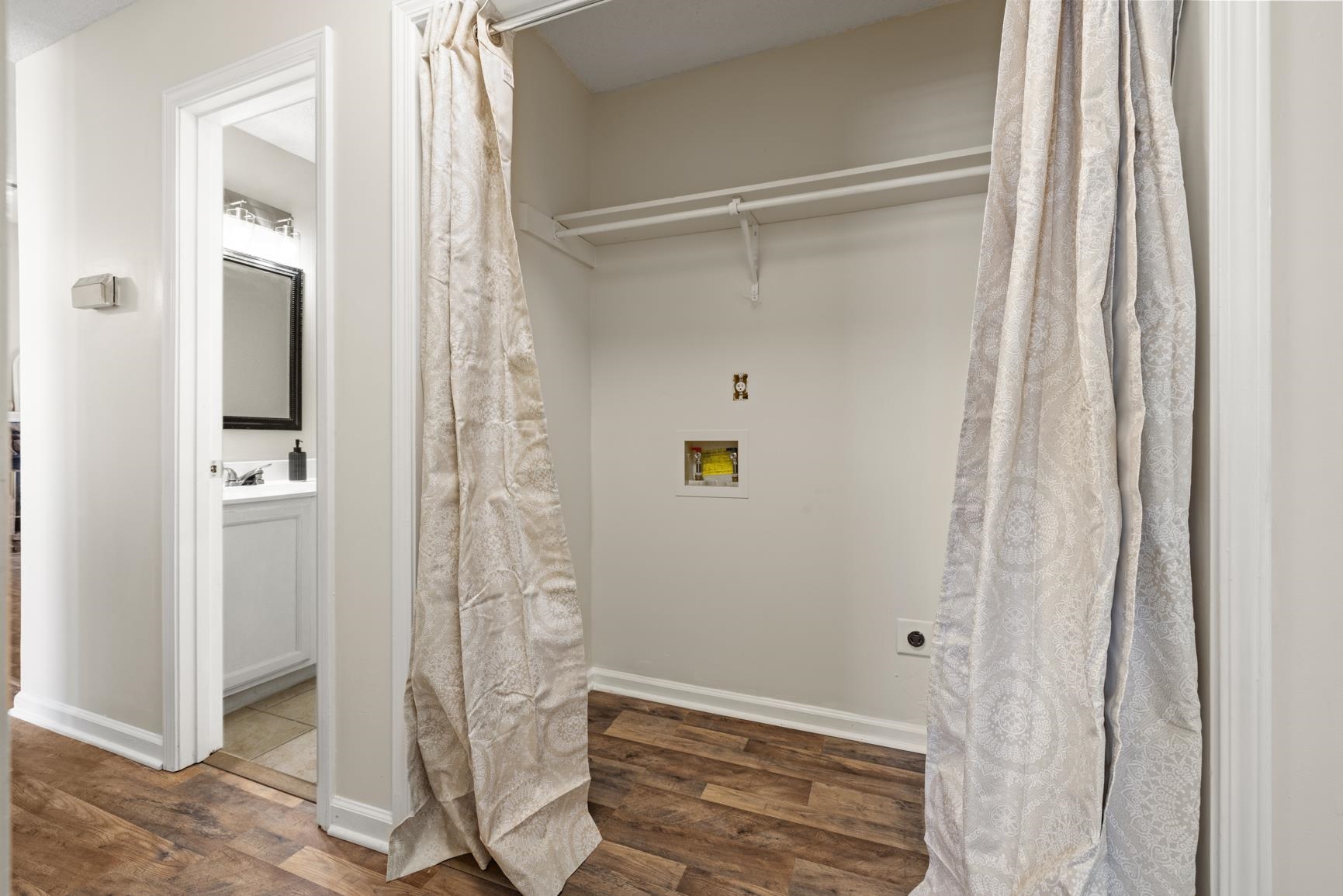 2590 LAKE COUNTRY CV