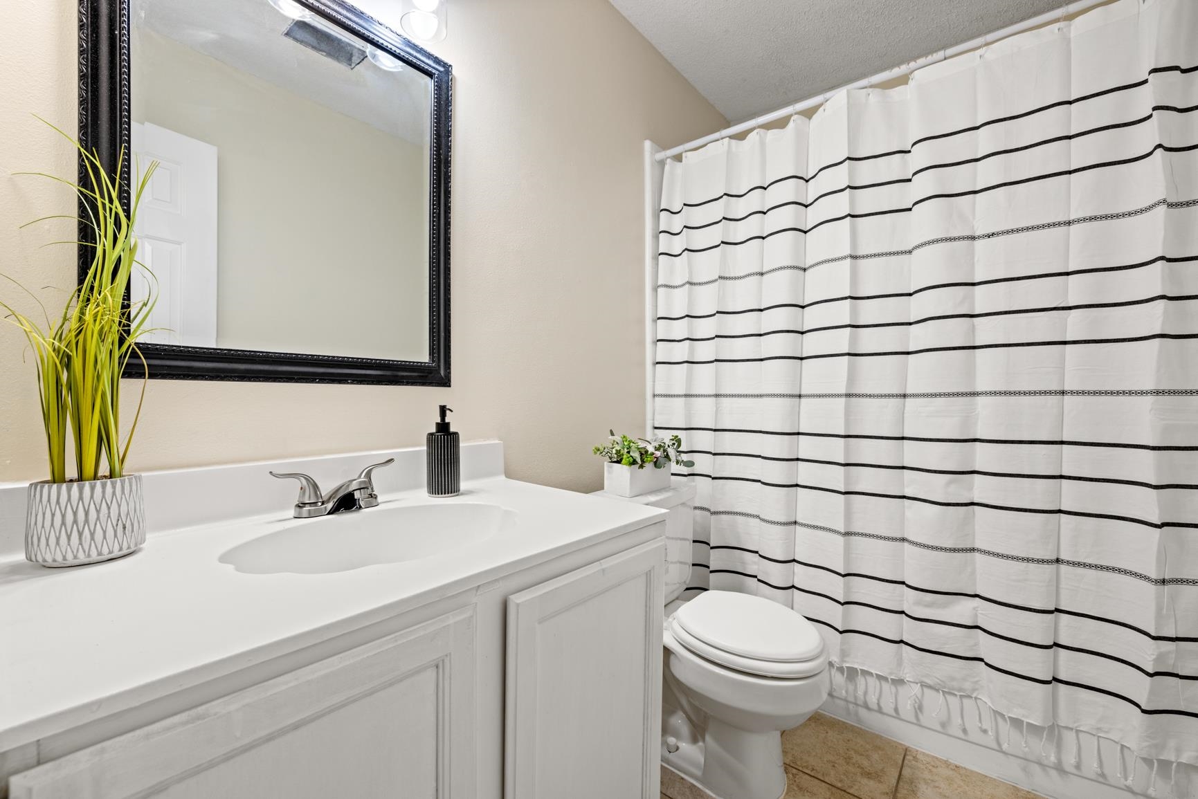 2590 LAKE COUNTRY CV