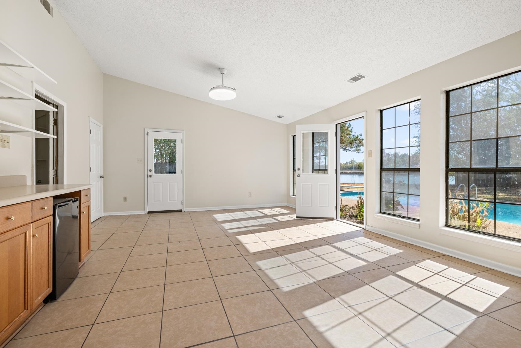 2590 LAKE COUNTRY CV