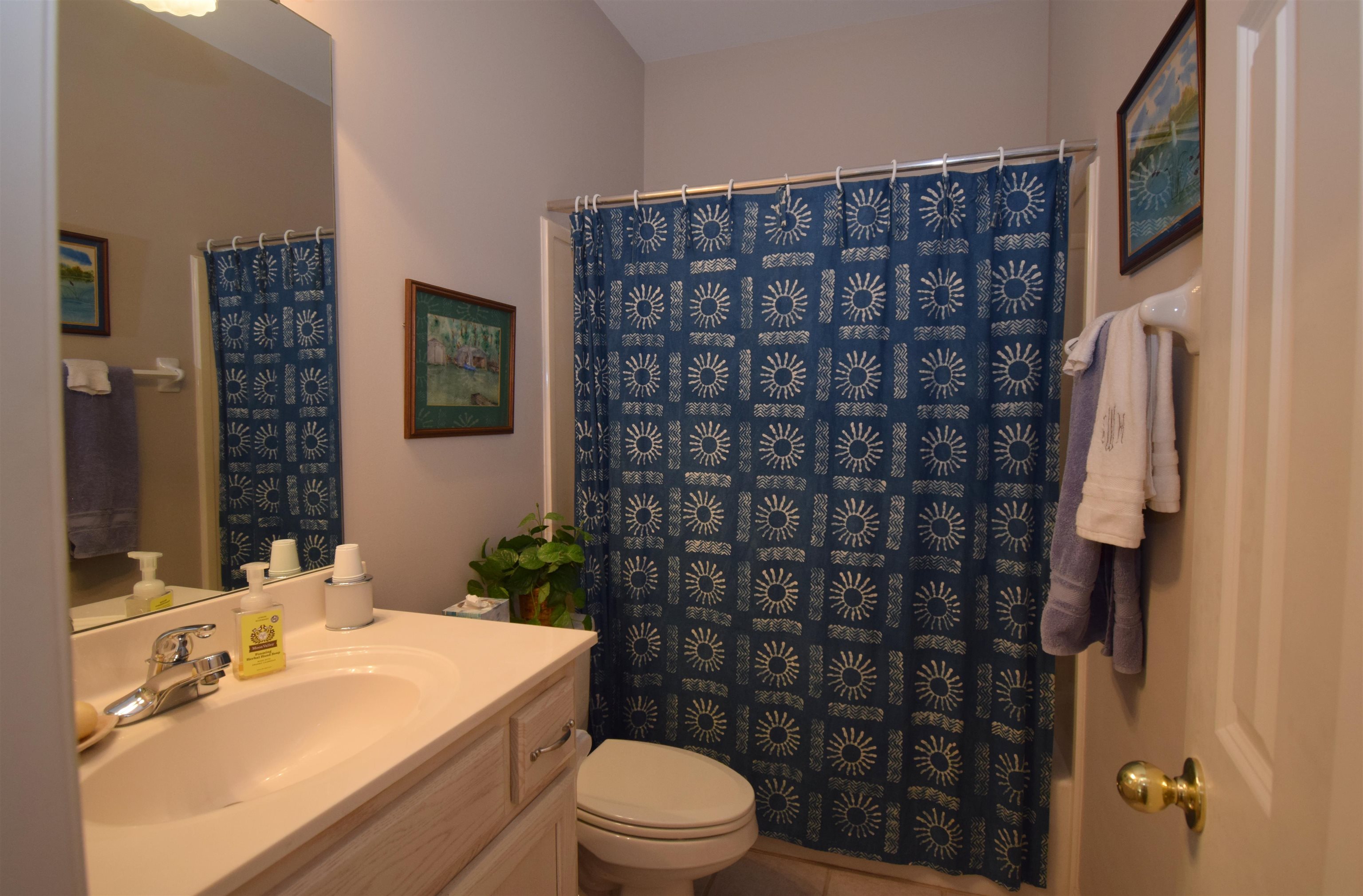 945 WARWICK OAKS LN N